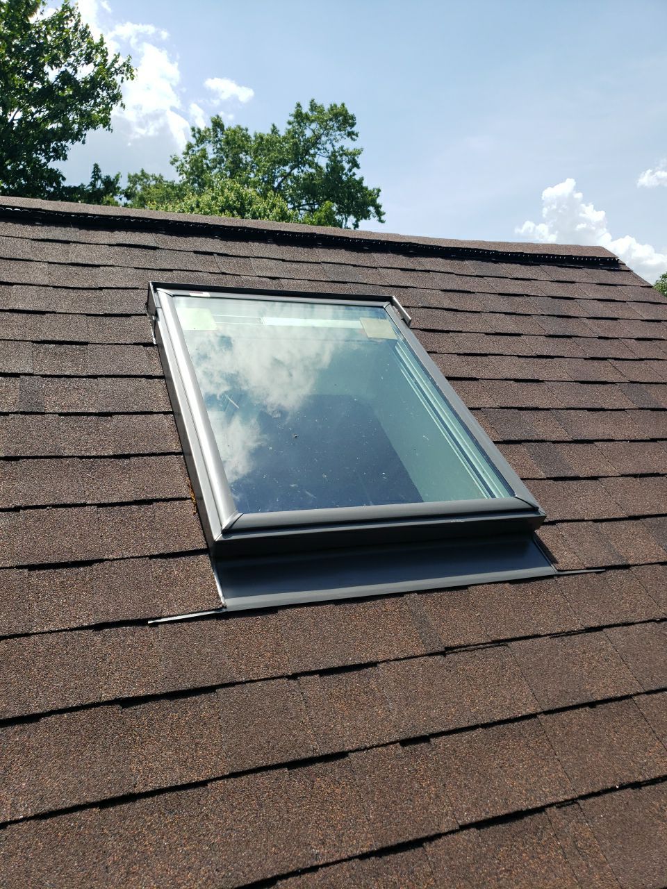 Brand: Atlas Pinnacle Color: Pristine Scotchgard Hickory Drip: Musket Brown by Eagle Eye Roofing