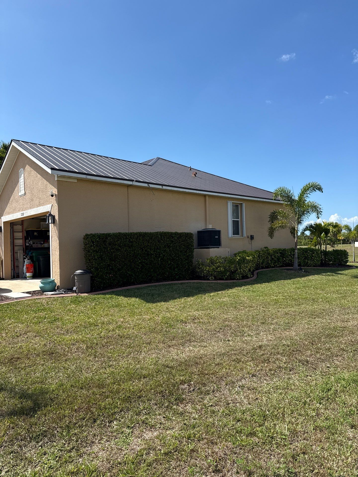 White 6 Inch Seamless Gutters using K-Style Seamless Gutters in Punta Gorda FL by Gutter Professors