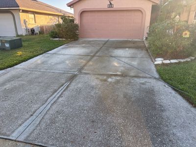 Concrete Driveway, Entryway, Flowerbed Curbing & Statue Cleaning in Heather Glen, Palmetto, FL | Sunshine AquaWash