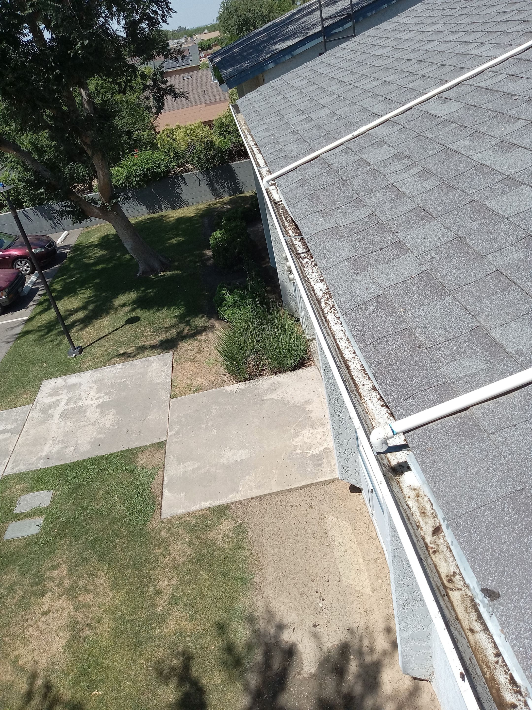 Commercial gutter cleaning Corcoran, CA after photo with clean gutters