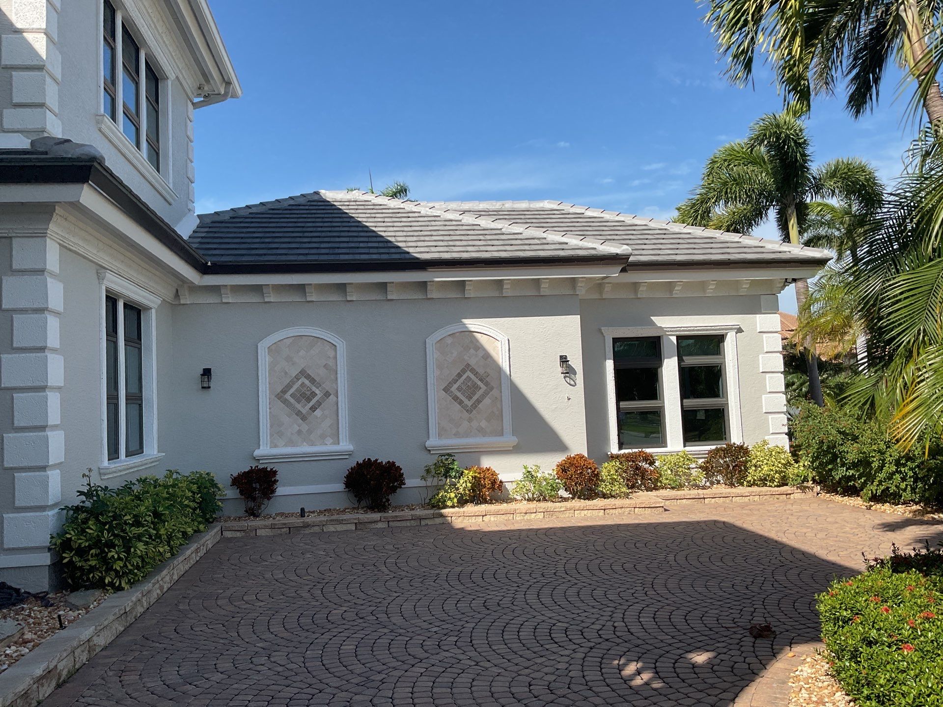 7-Inch Seamless Gutters for Heavy Rainfall in Cape Coral FL by Gutter Professors