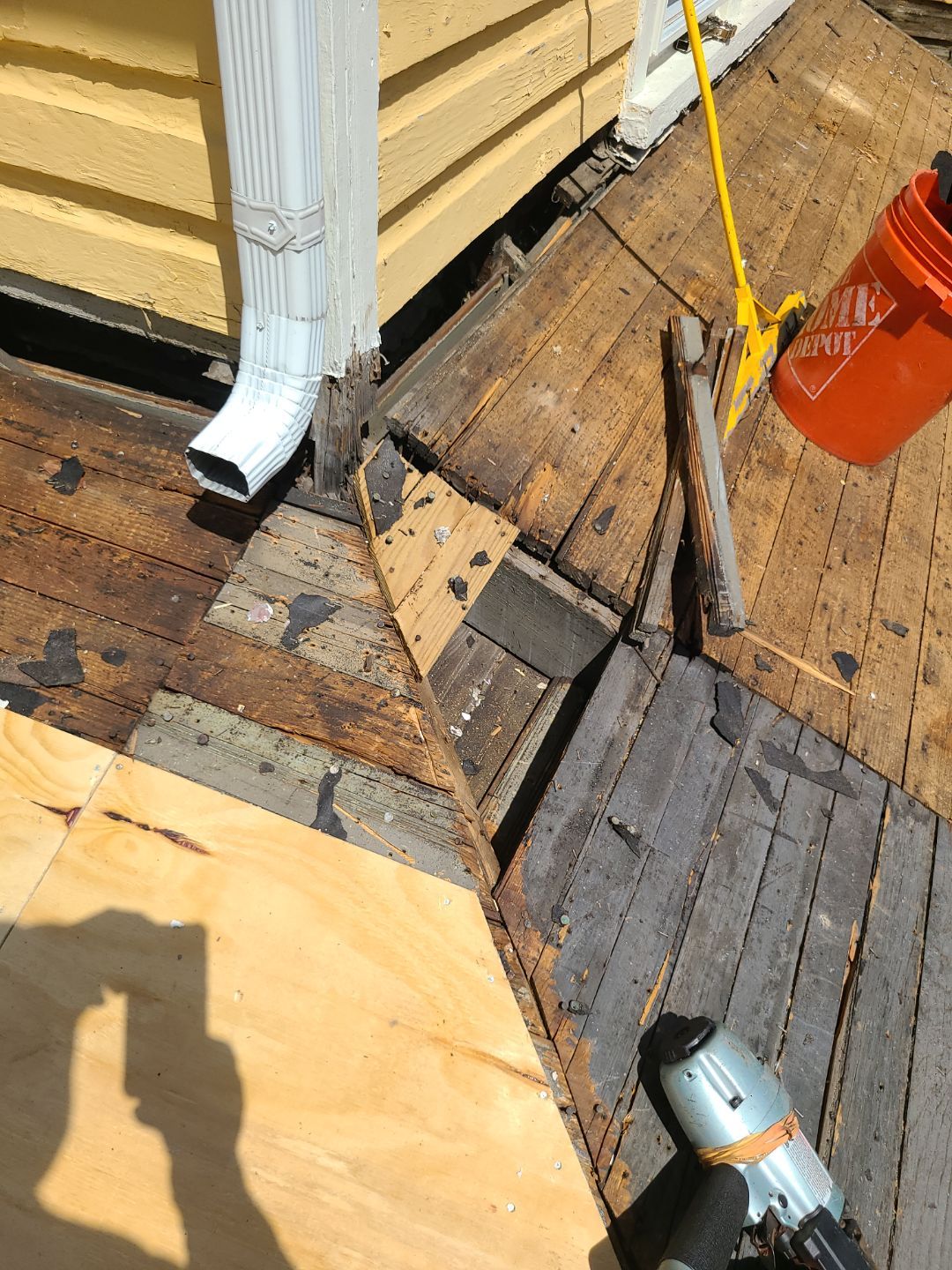 Arlington: CertainTeed Landmark Designer Shingles in Moire Black by RM Banning, Inc.