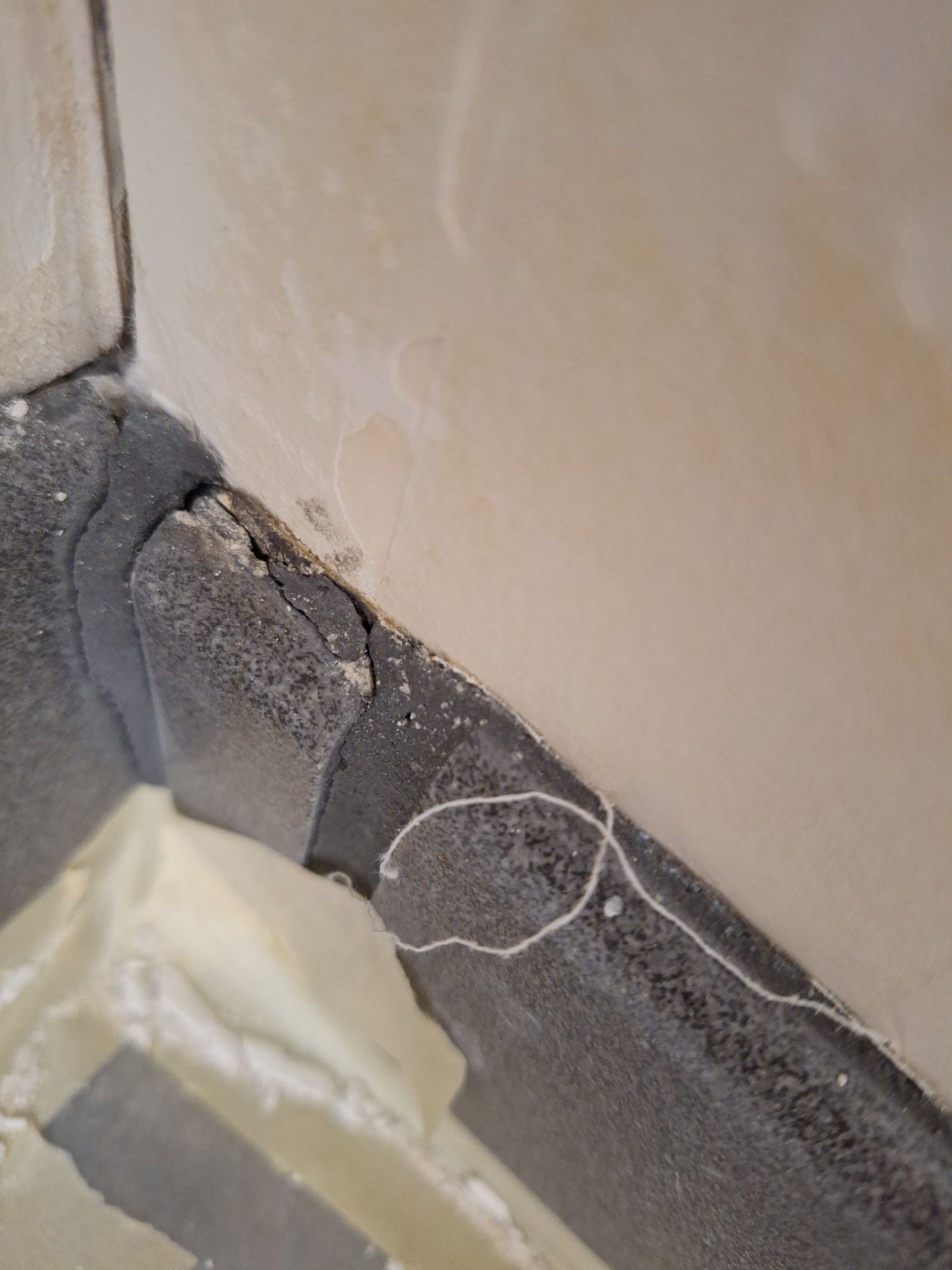 Wallpaper removal and Painting by Gordon Painting