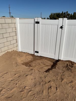 Fence Installation using Vinyl