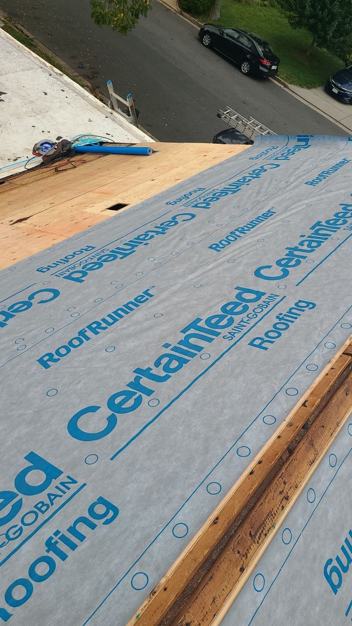 Arlington: CertainTeed Landmark Designer Shingles in Colonial Slate by RM Banning, Inc.