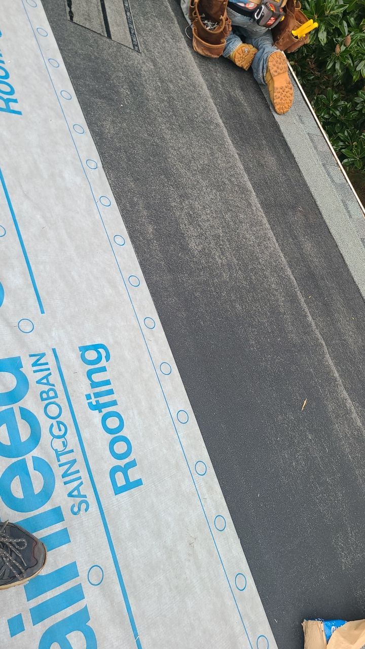 Arlington: CertainTeed Landmark Designer Shingles in Colonial Slate by RM Banning, Inc.