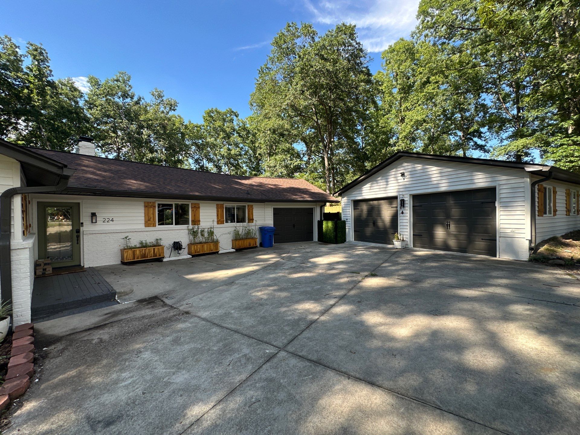 Mauldin Home Transformation With Custom Interior Molding and Exterior Painting by Painter1