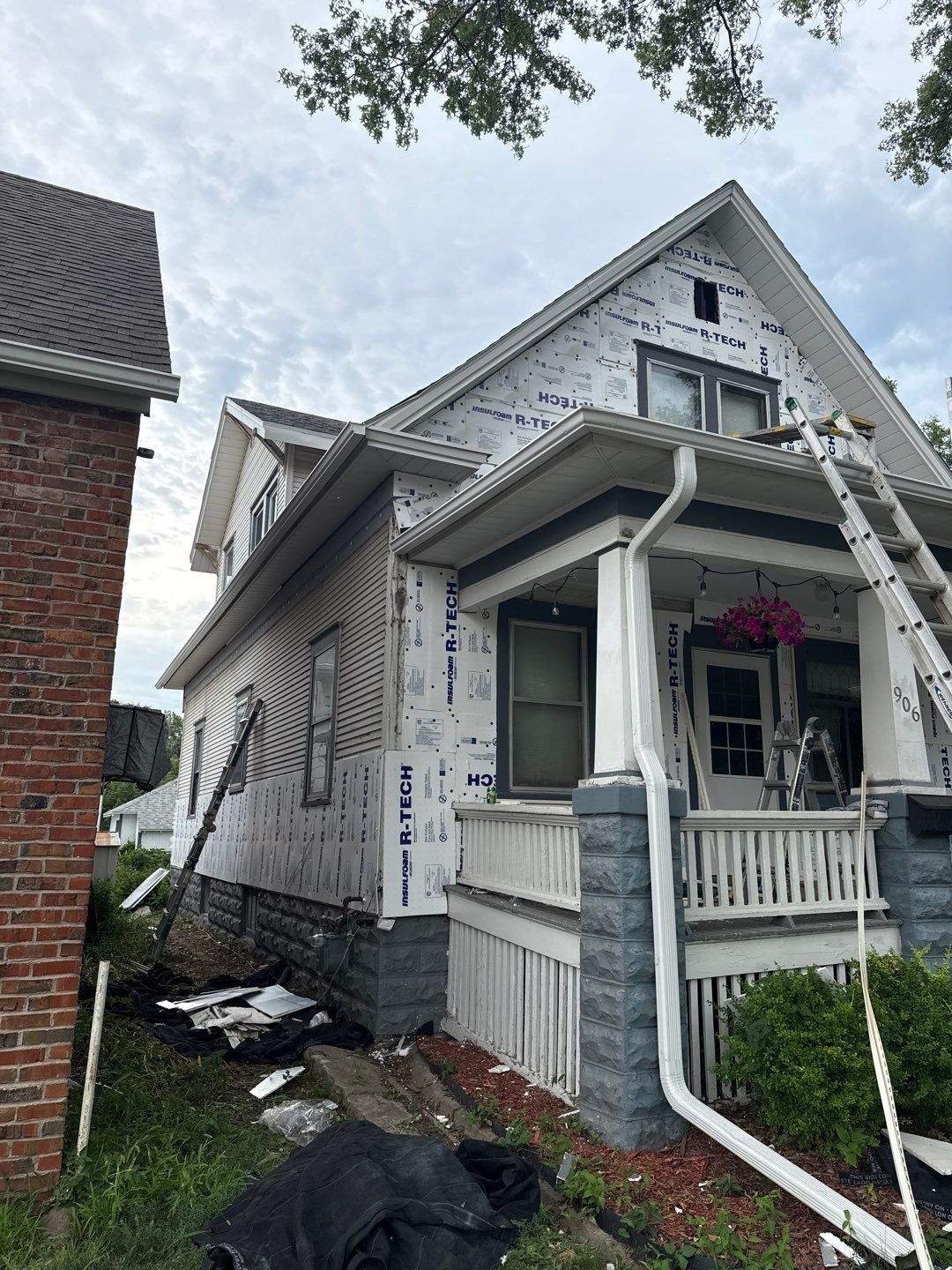 Vinyl Siding Replacement and Exterior Upgrades in Midtown by Hansen Projects