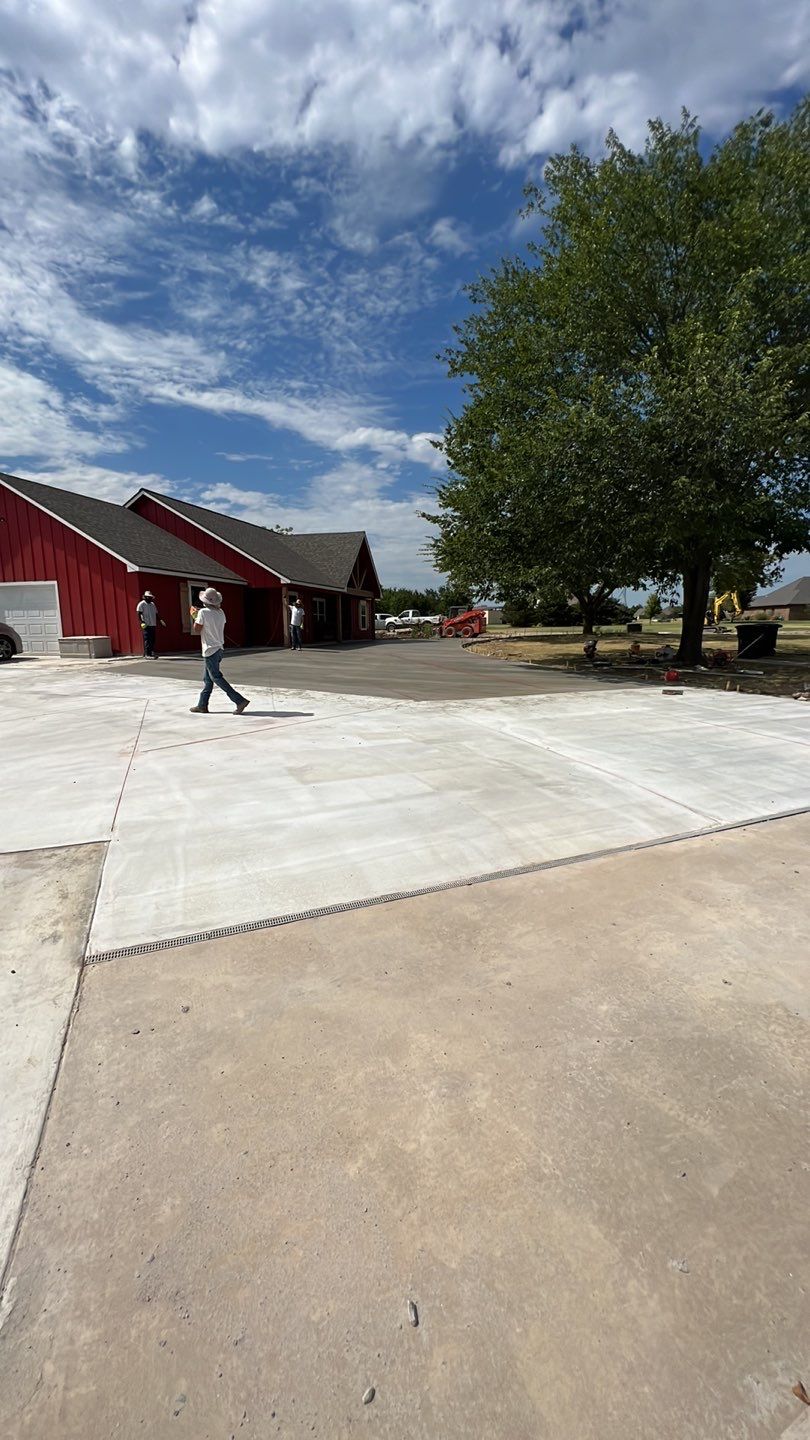 1000' Drive and Patio using Concrete by Clays Services Inc