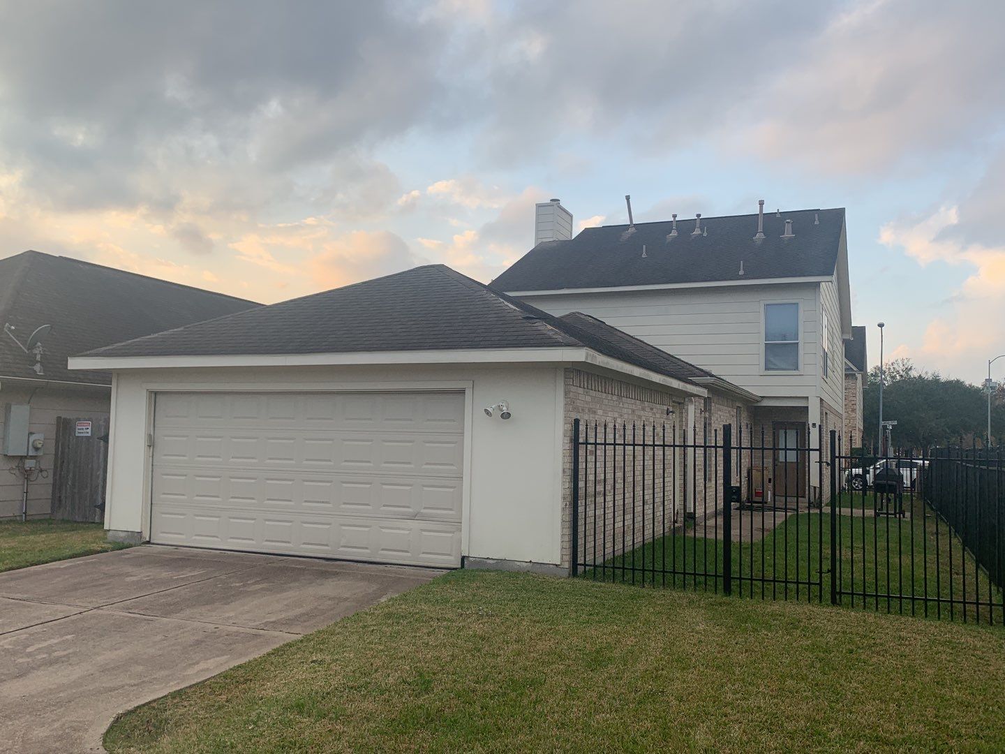 Full Roof Replacement in Webster. by Elite Roofing LLC