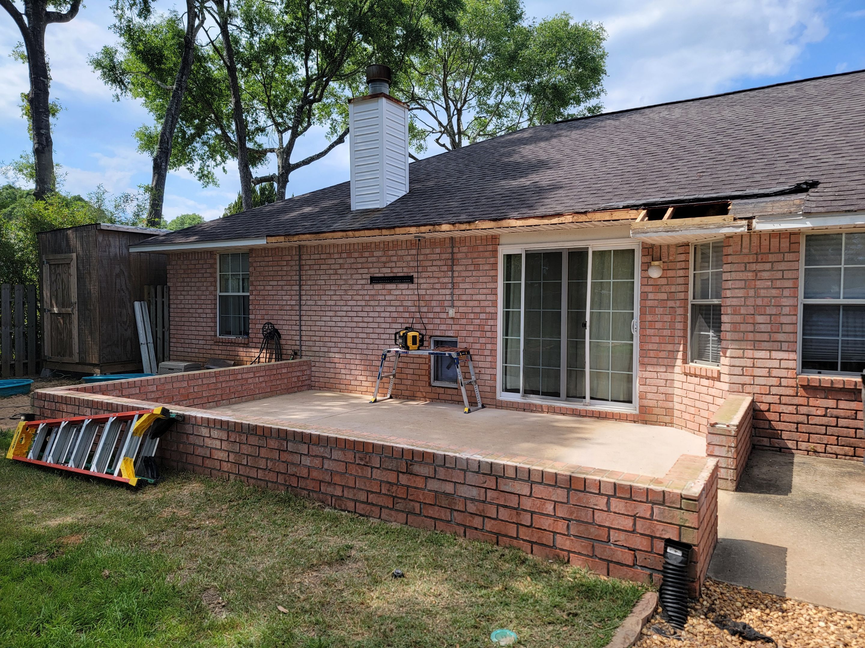 Screen Room in Milton w/Brick Kneewall by Titan Sunrooms