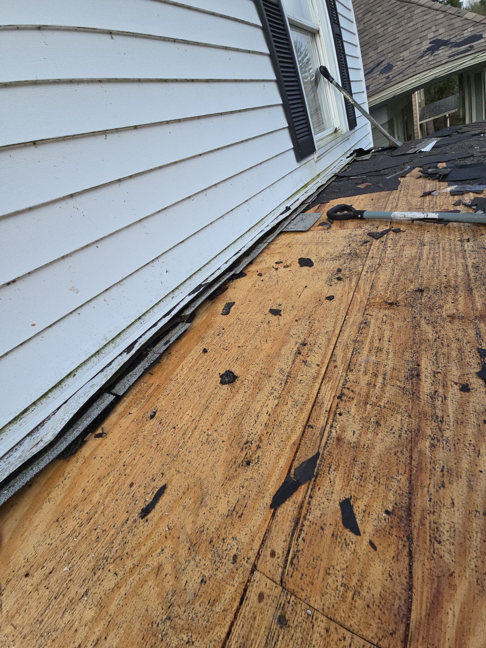 Residential Roofing Installation using GAF Timberline HDZ Charcoal by Rainstoppers Roofing