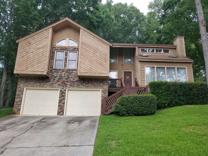 Exterior renovation using James Hardie Siding and Simonton Windows by Indigo State Roofing