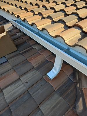 Replace gutter using K-Style Seamless Gutters & Downspouts in Lakewood Ranch, FL 