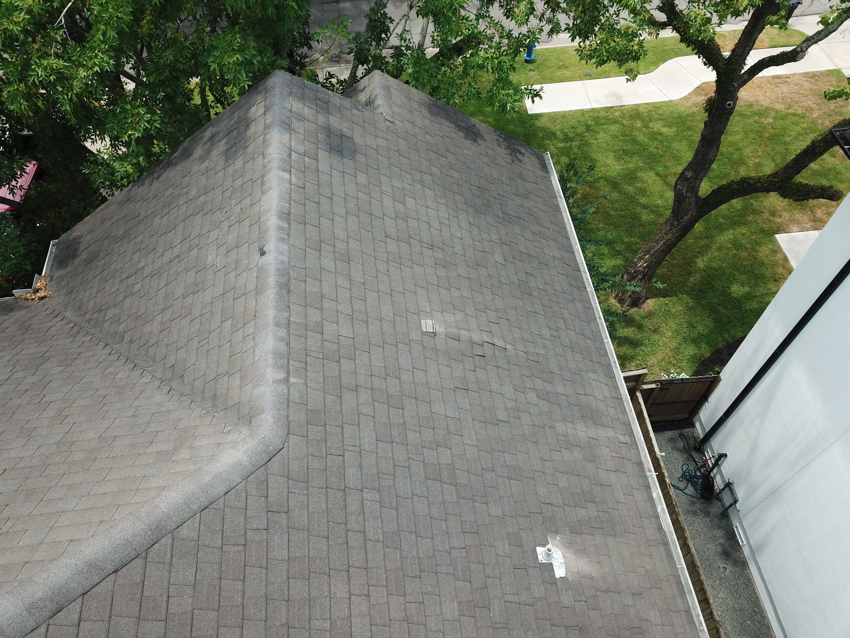 OC Duration Moire Black by HHH Roofing & Construction