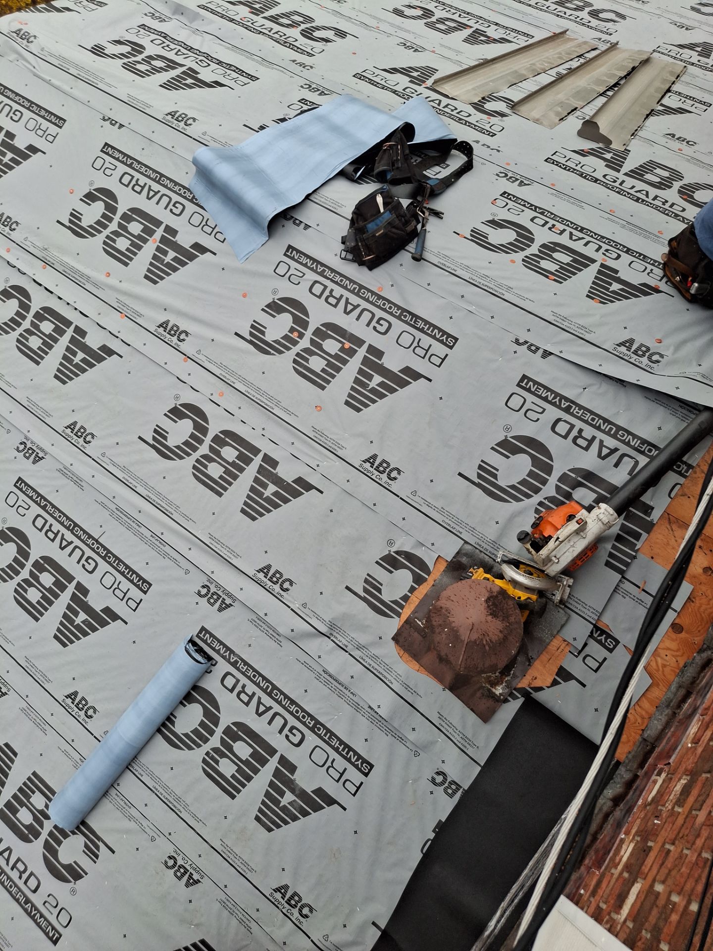 Residential Roofing Installation using GAF Timberline HDZ Charcoal by Rainstoppers Roofing