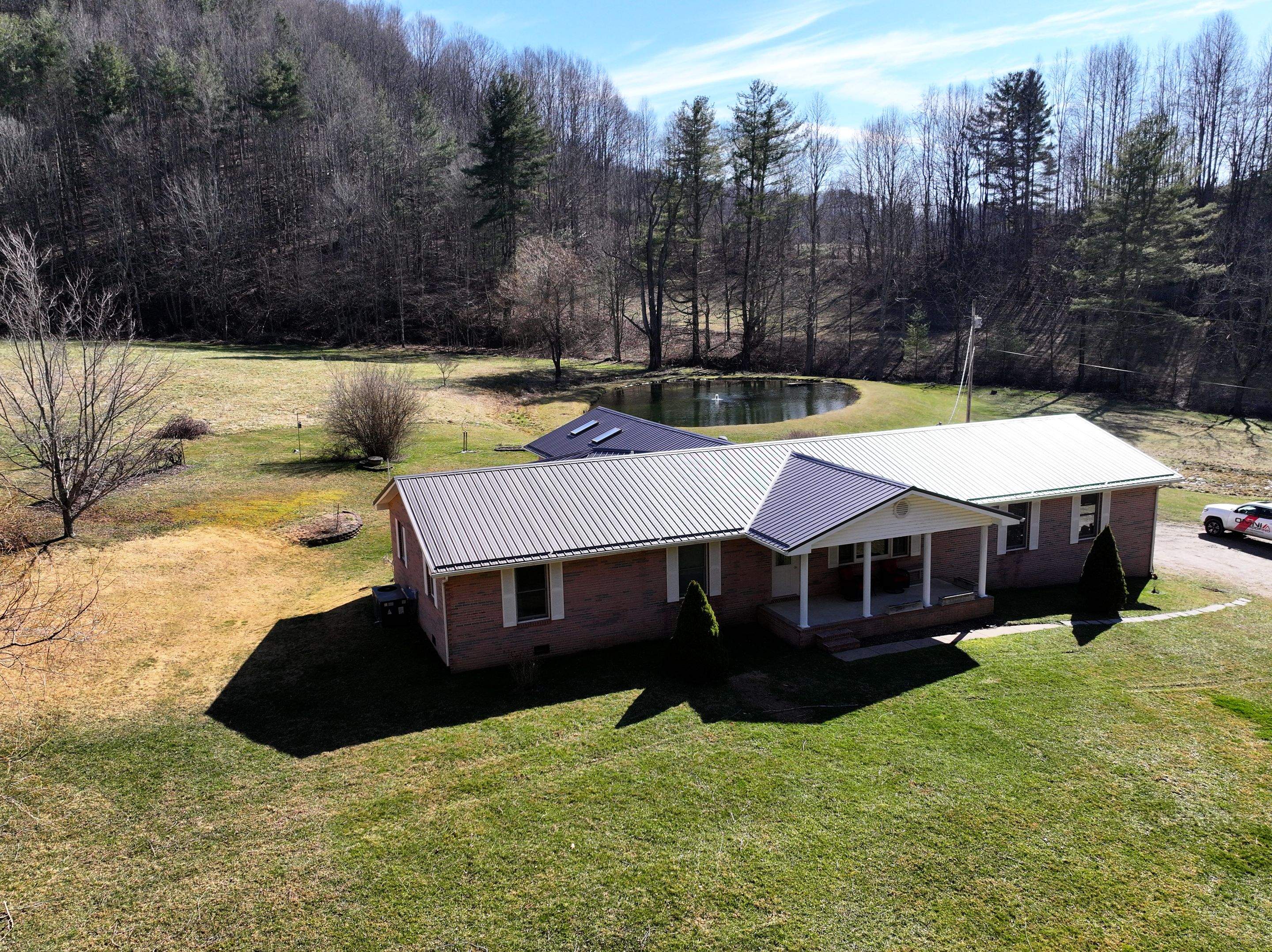 Woodard Residence by Omnia Roofing