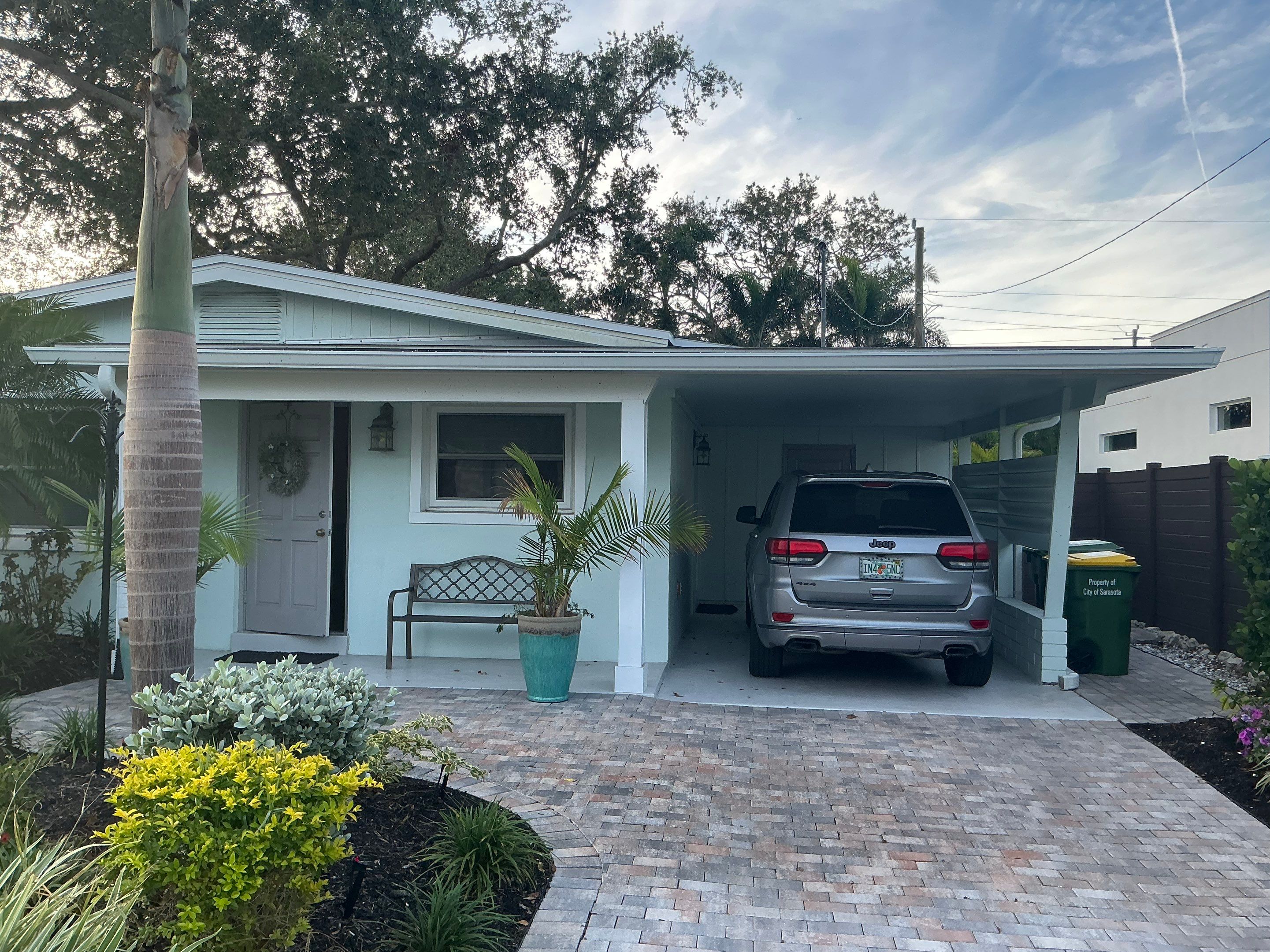 Elegant 7-Inch Seamless Gutters in Sarasota FL in Sarasota FL by Gutter Professors
