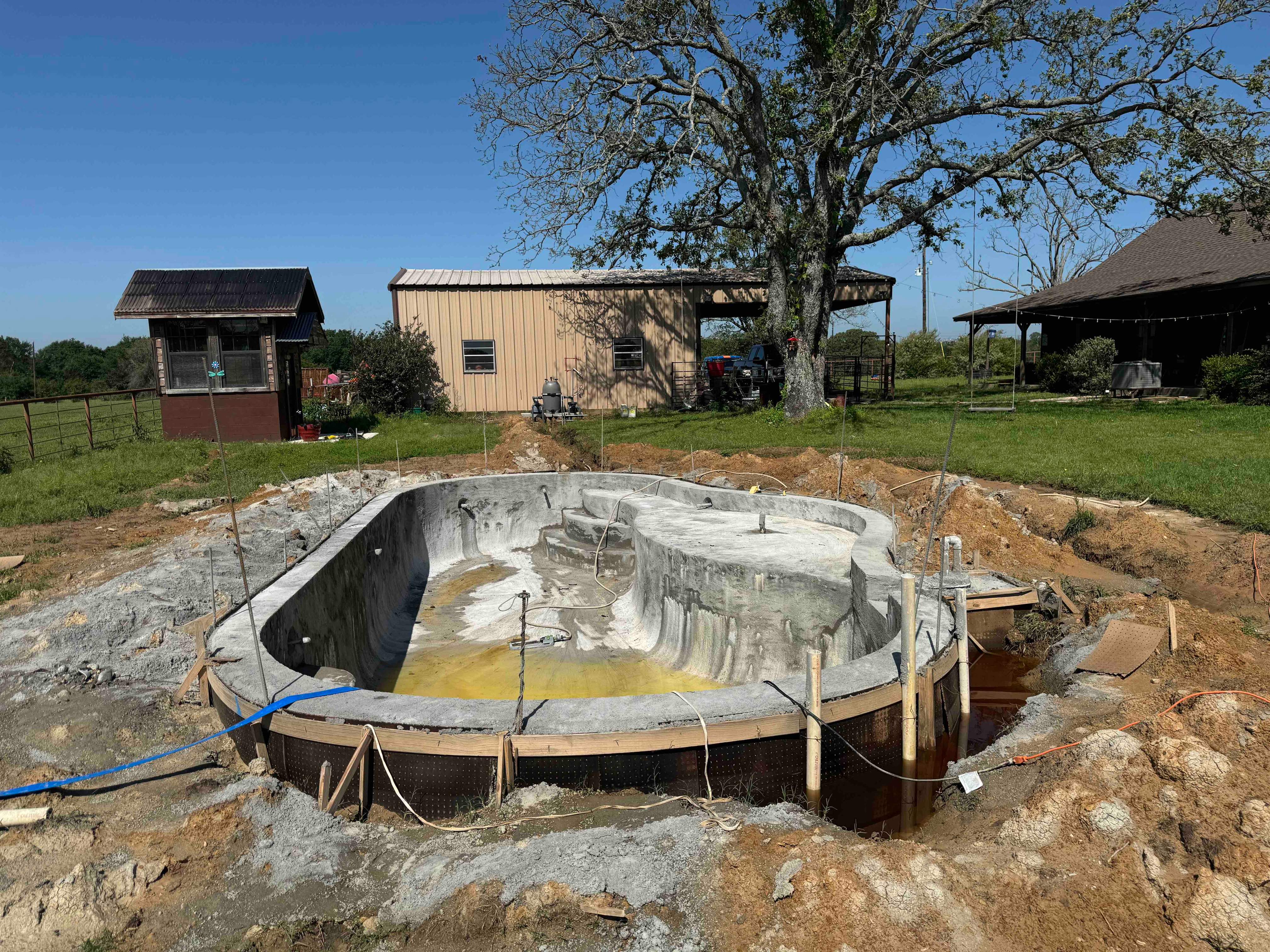 Freeform Pool with Sun Ledge on Rural Lot by Pinnacle Pools and Spas - DFW