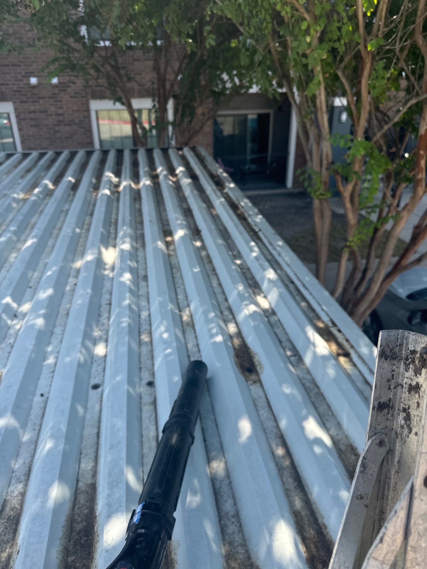 HOA gutter cleaning after photo.