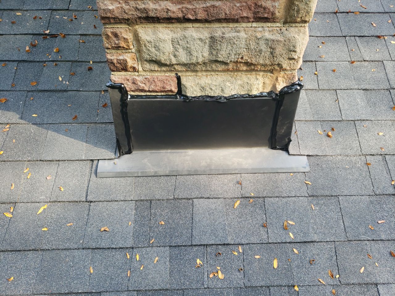 Brand: Atlas Pinnacle Color: Pristine Scotchgard Black Shadow Drip: Musket Brown by Eagle Eye Roofing