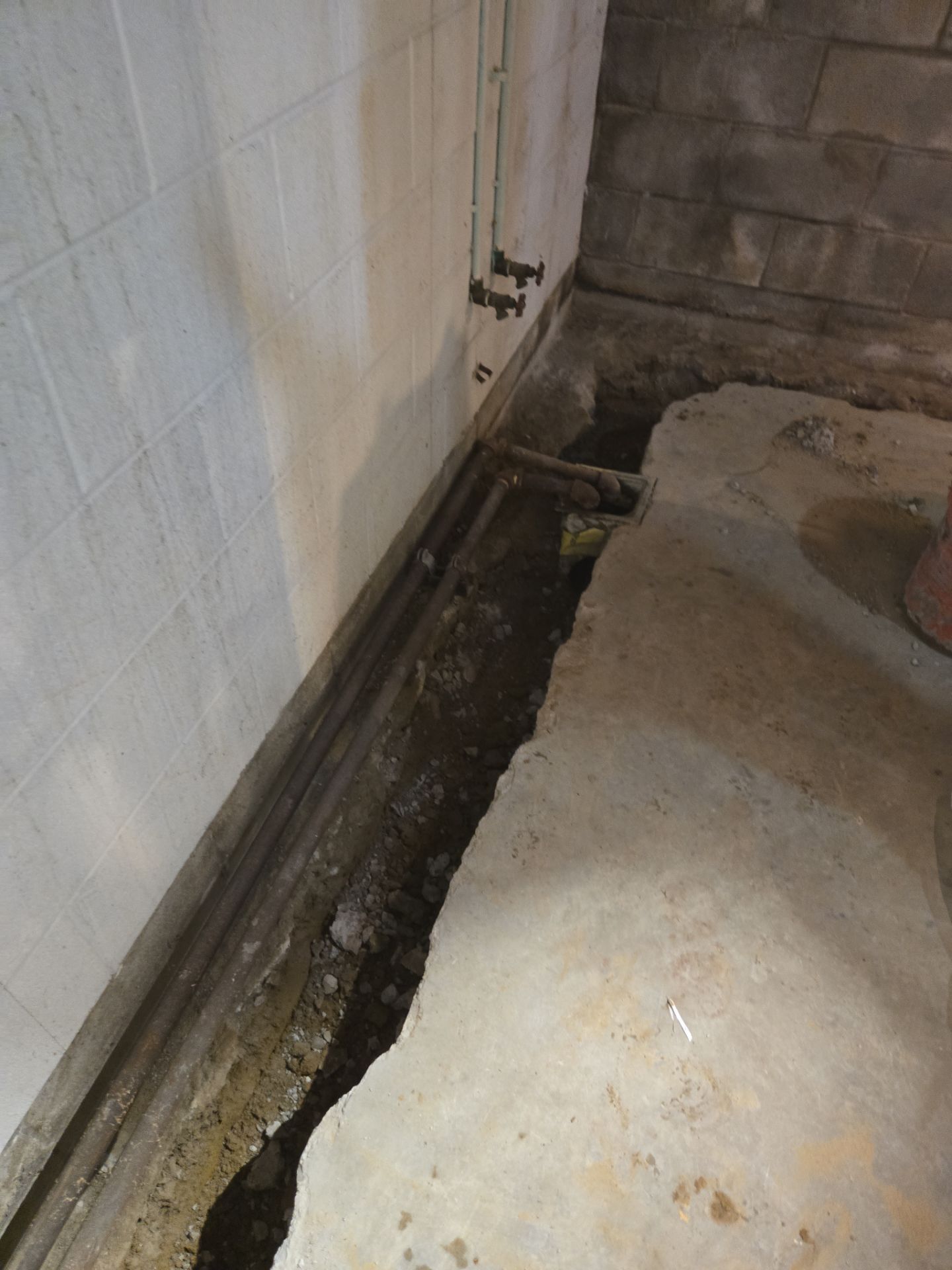 Interior Basement Waterproofing System with Embedded Fiber Reinforcement by Toledo Basement Repair 