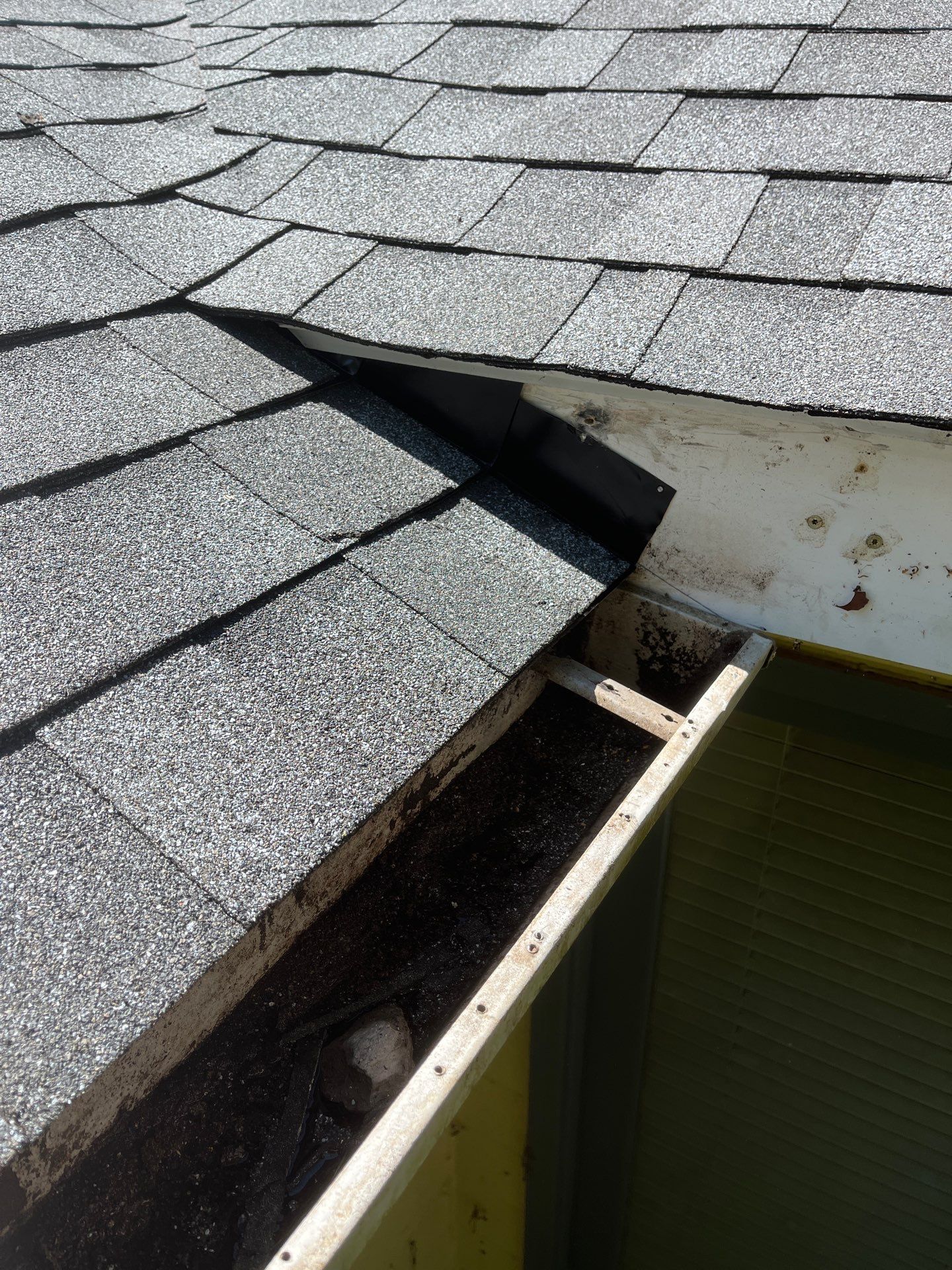 Oakton: Roof Replacement With CertainTeed Landmark Designer Shingles in Pewter by RM Banning, Inc.