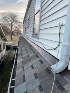 ATLAS PINNACLE COLOR: MAJESTIC SHAKE DRIP EDGE: WHITE by Eagle Eye Roofing