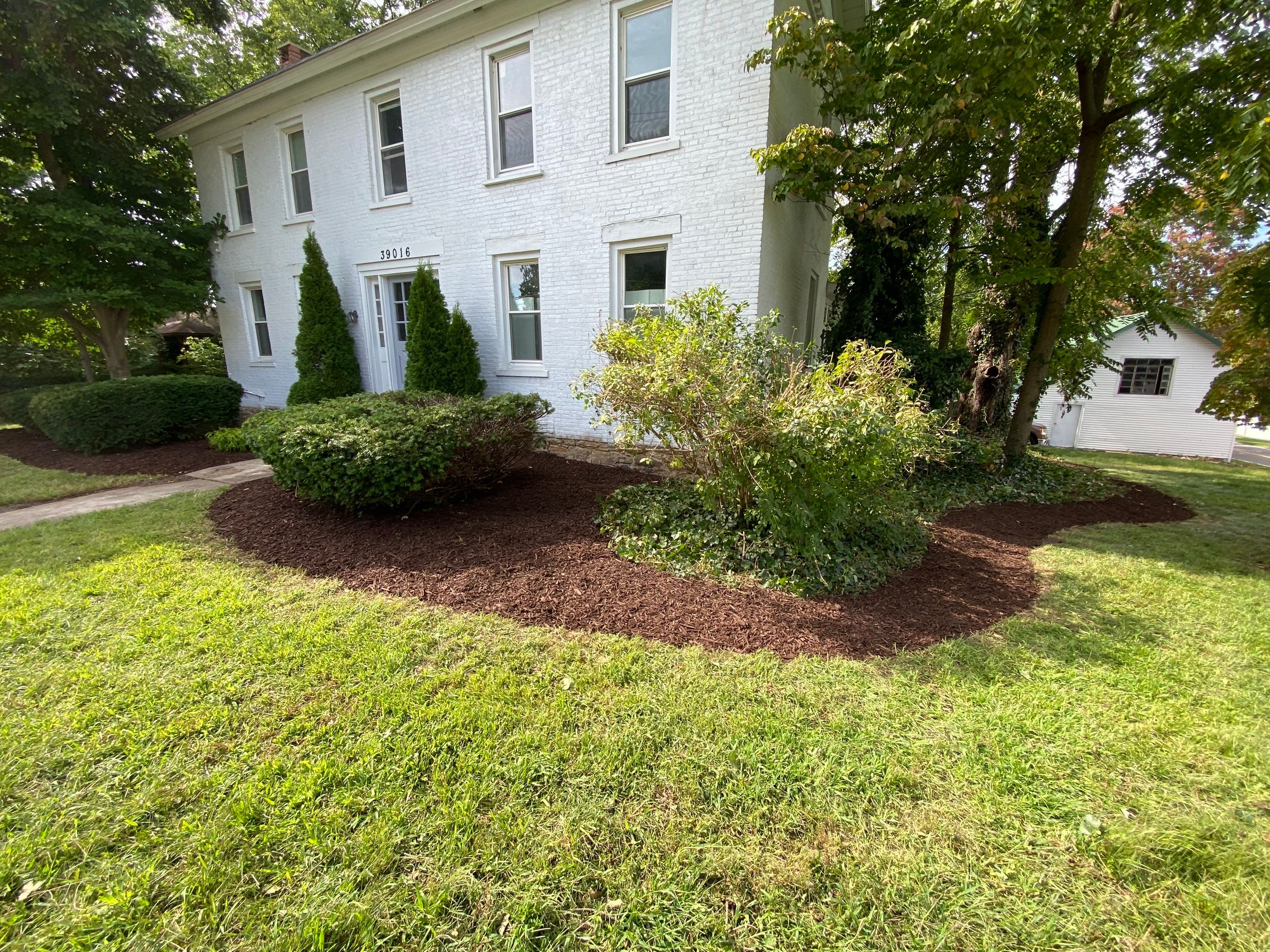 Grounds Maintenance by Elm Rose Gardens