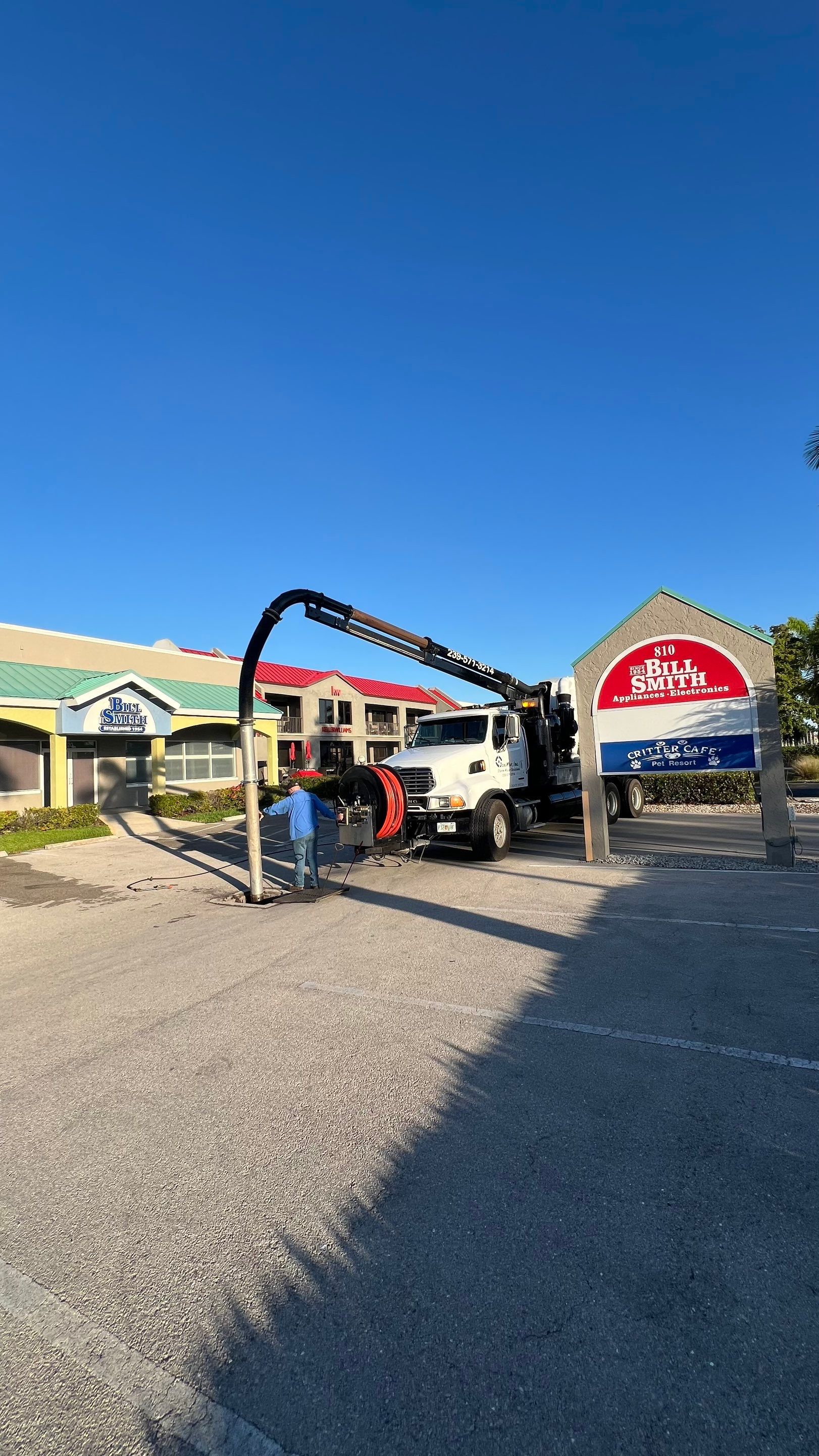 Stromwater System Maintenance at Bill Smith Appliances / Critter Cafe Marco Island Catch Basin by Don Mar, Inc. Storm Water Solutions