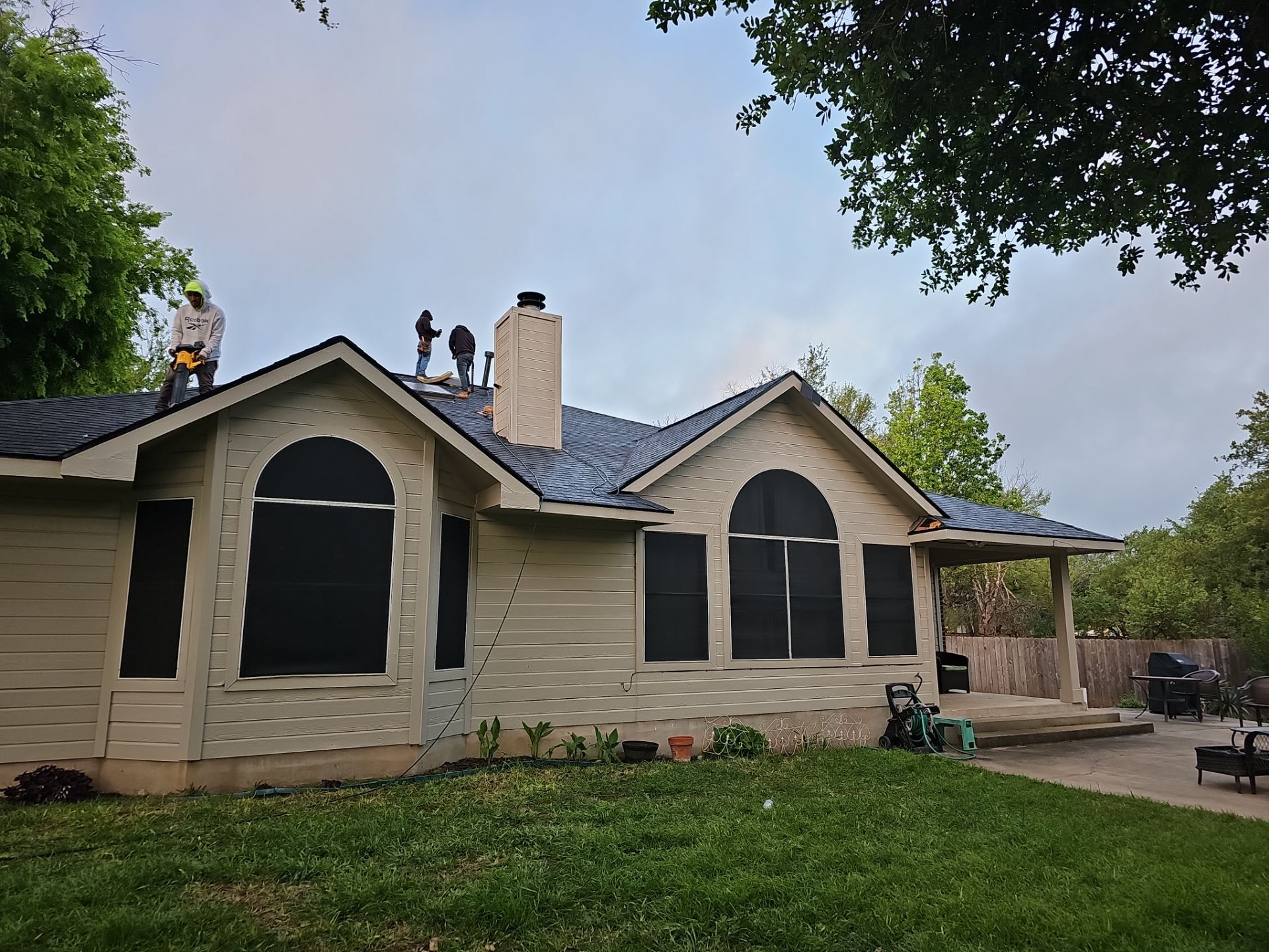 Residential Roof Installation Owens Corning Oakridge Onyx Black by DeZign Roofing & Exteriors
