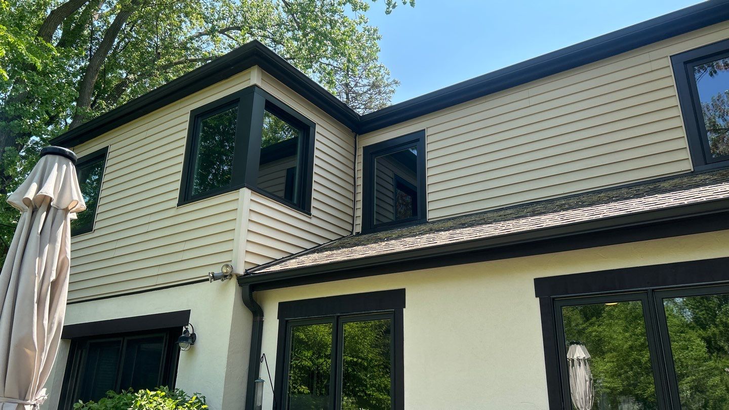 Highland Park,IL House washing  by Northern Power Washing LLC.
