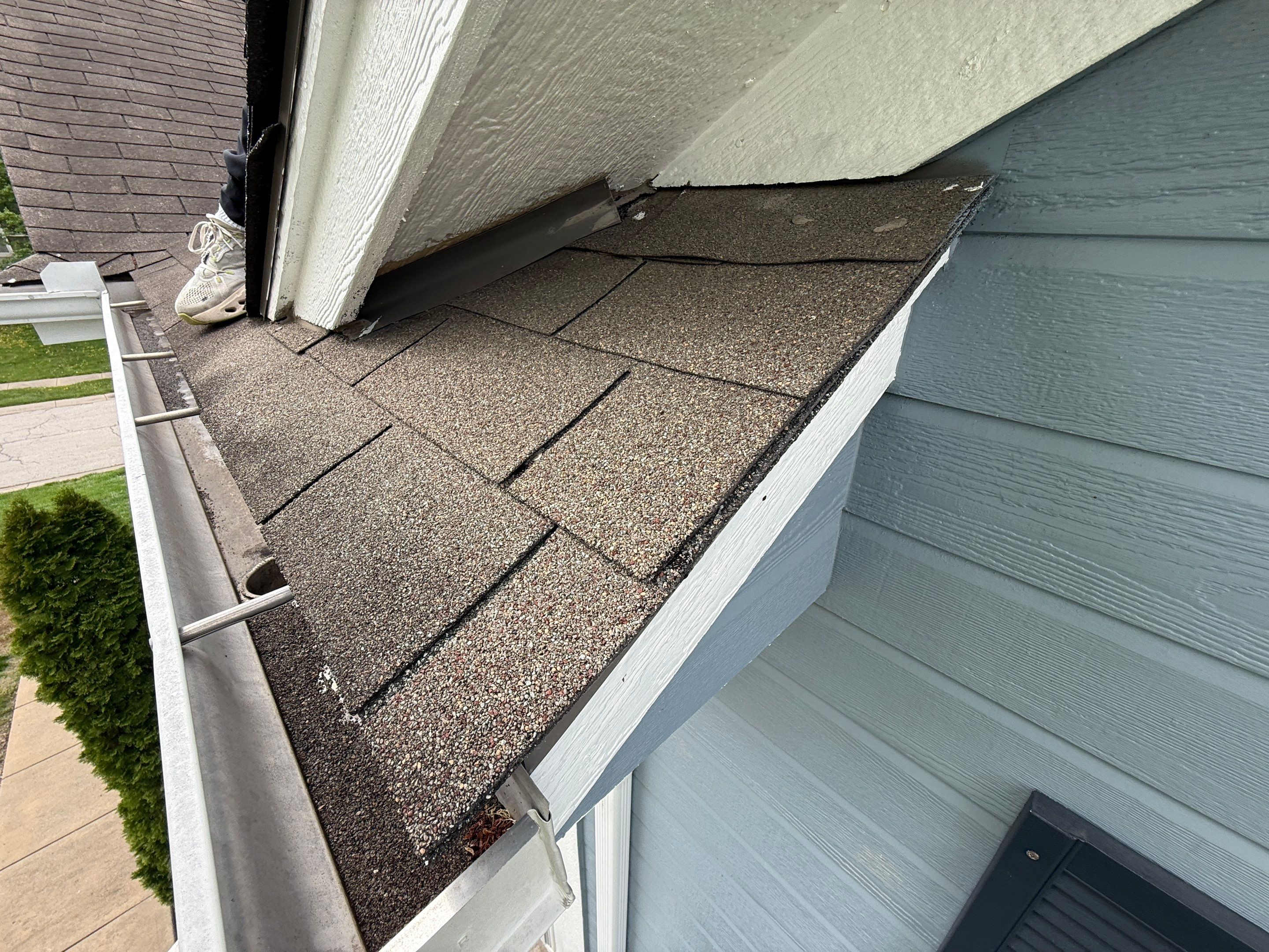 Grain Valley Residential Roof Replacement Featuring GAF Timberline HDZ Shingles by Summit Roofing