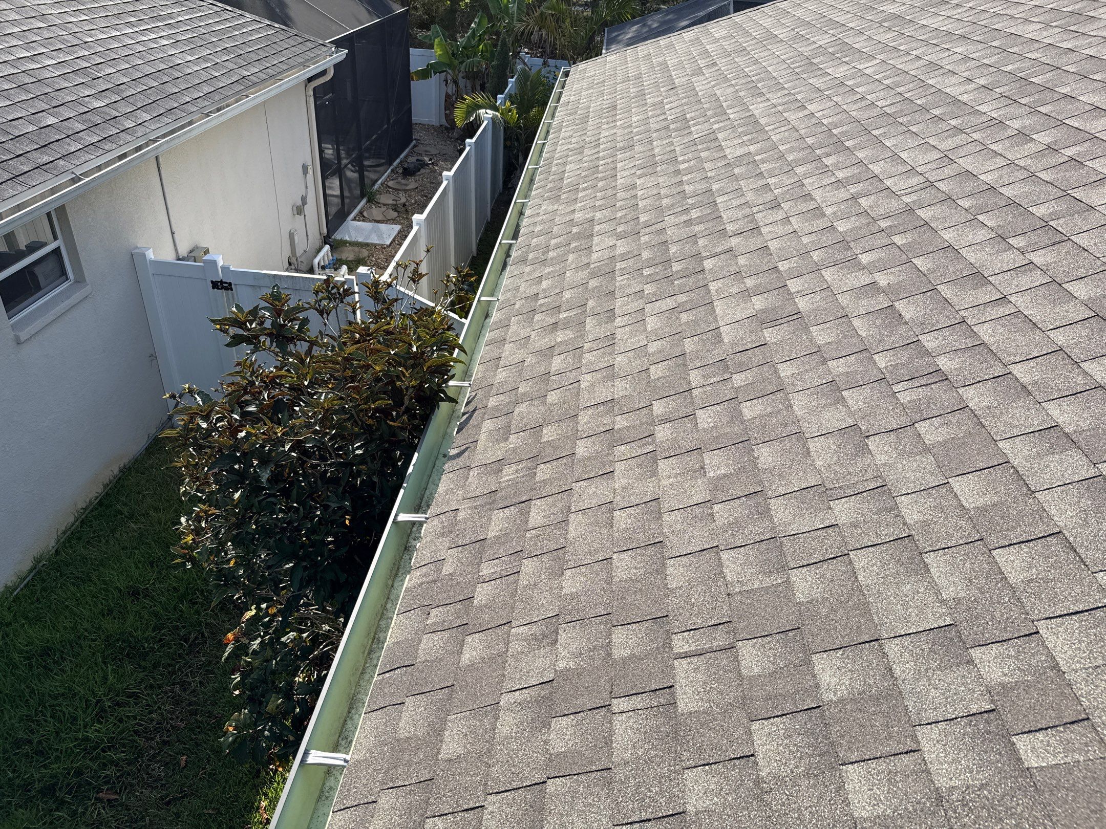 Gutter Cleaning Over Screen Enclosure – Greenbrook Village, Lakewood Ranch, FL by Sunshine AquaWash