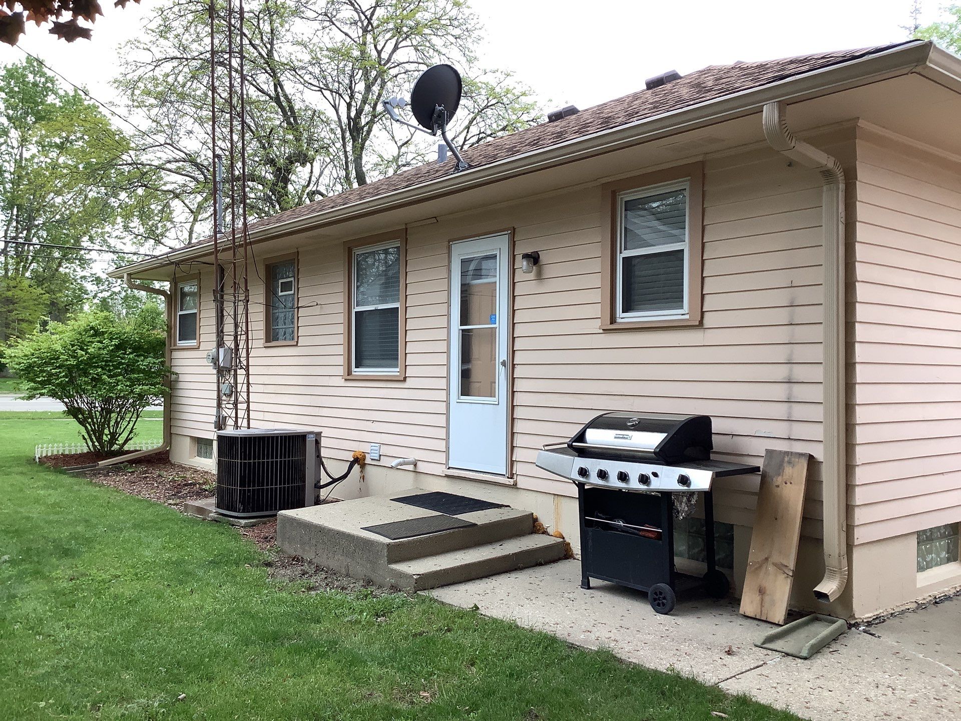 Energy-Efficient Vinyl Window Replacement in Kenosha, Wisconsin by Mr Roof & Remodeling Co
