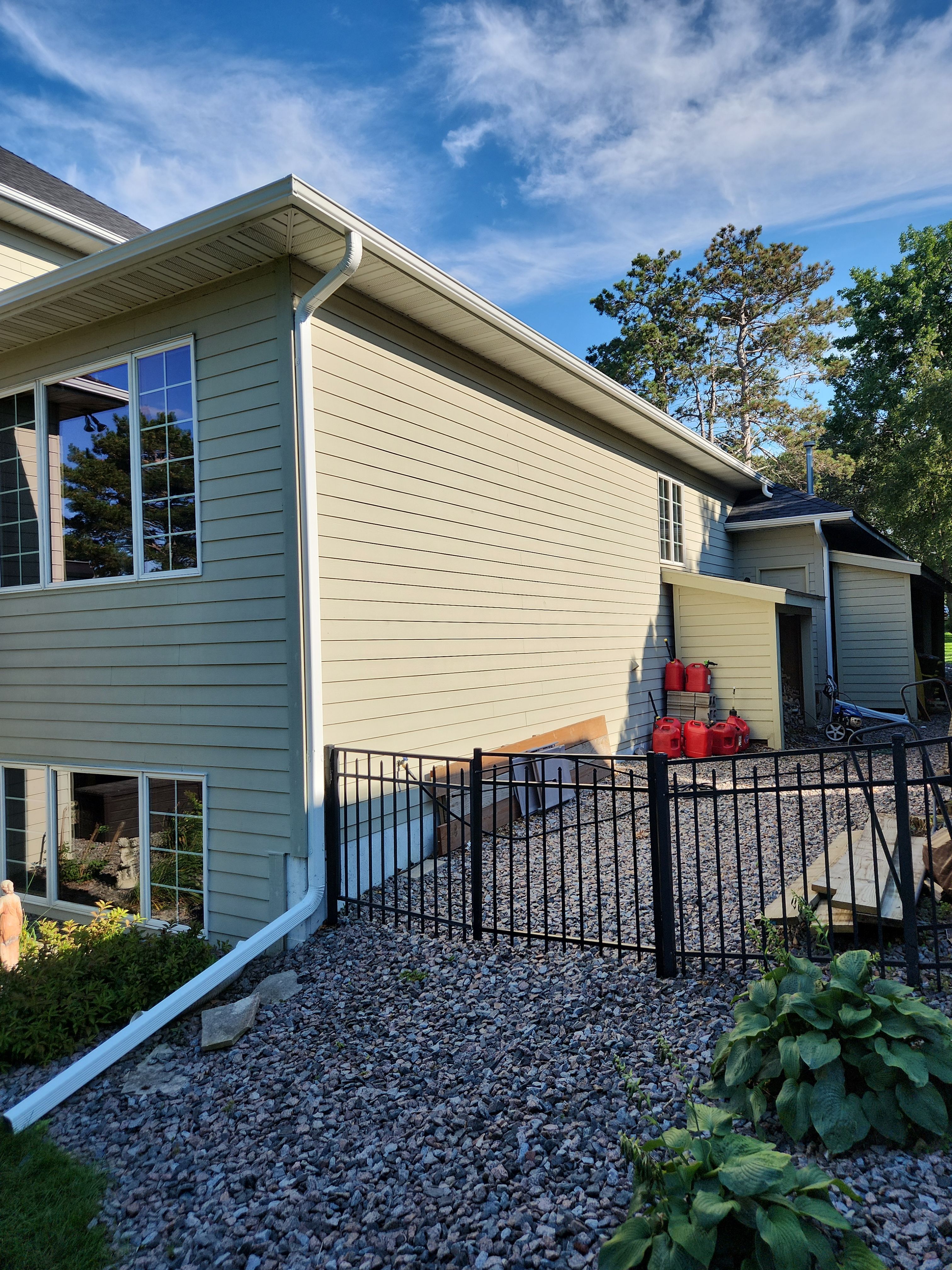 5" Seamless Gutters with Gutter Covers – Champlin, MN by Next Level Seamless Gutters / Exteriors Inc.