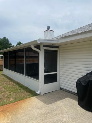 Screen Under in Navarre