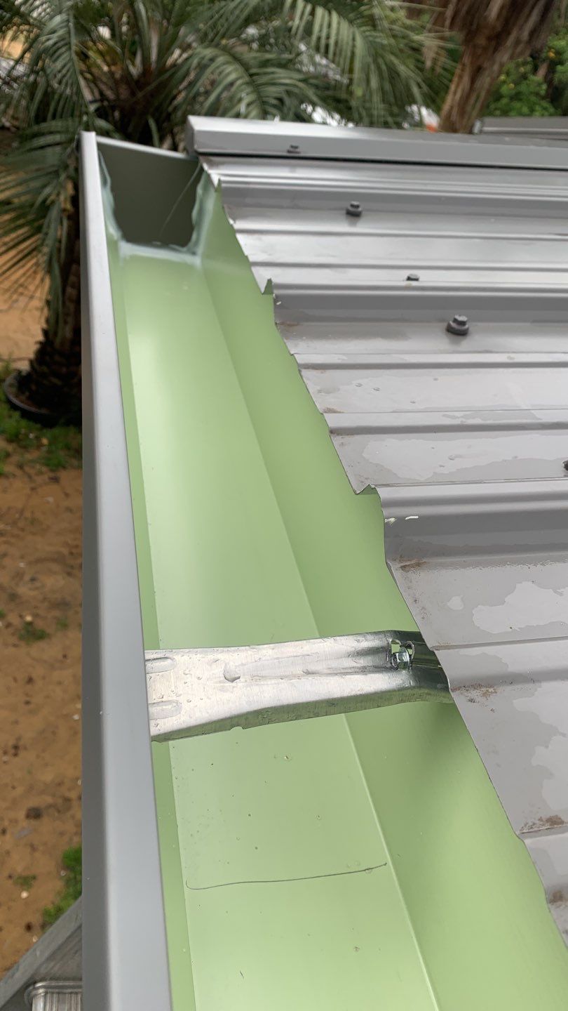 Seamless Gutter Installation using Charcoal Grey Gutters by Gutter Professors