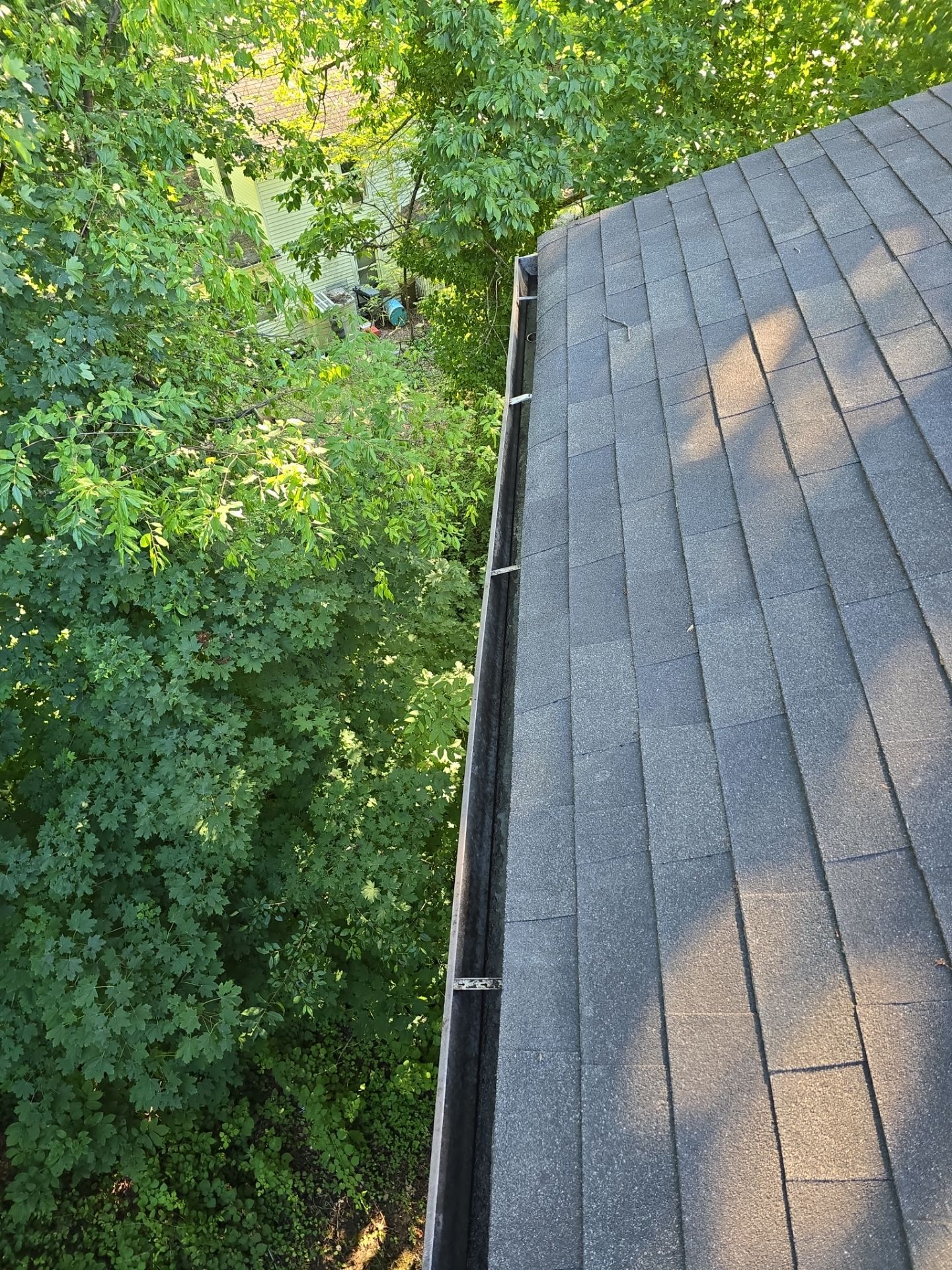Commercial gutter cleaning Wilmington after photo with clean gutters