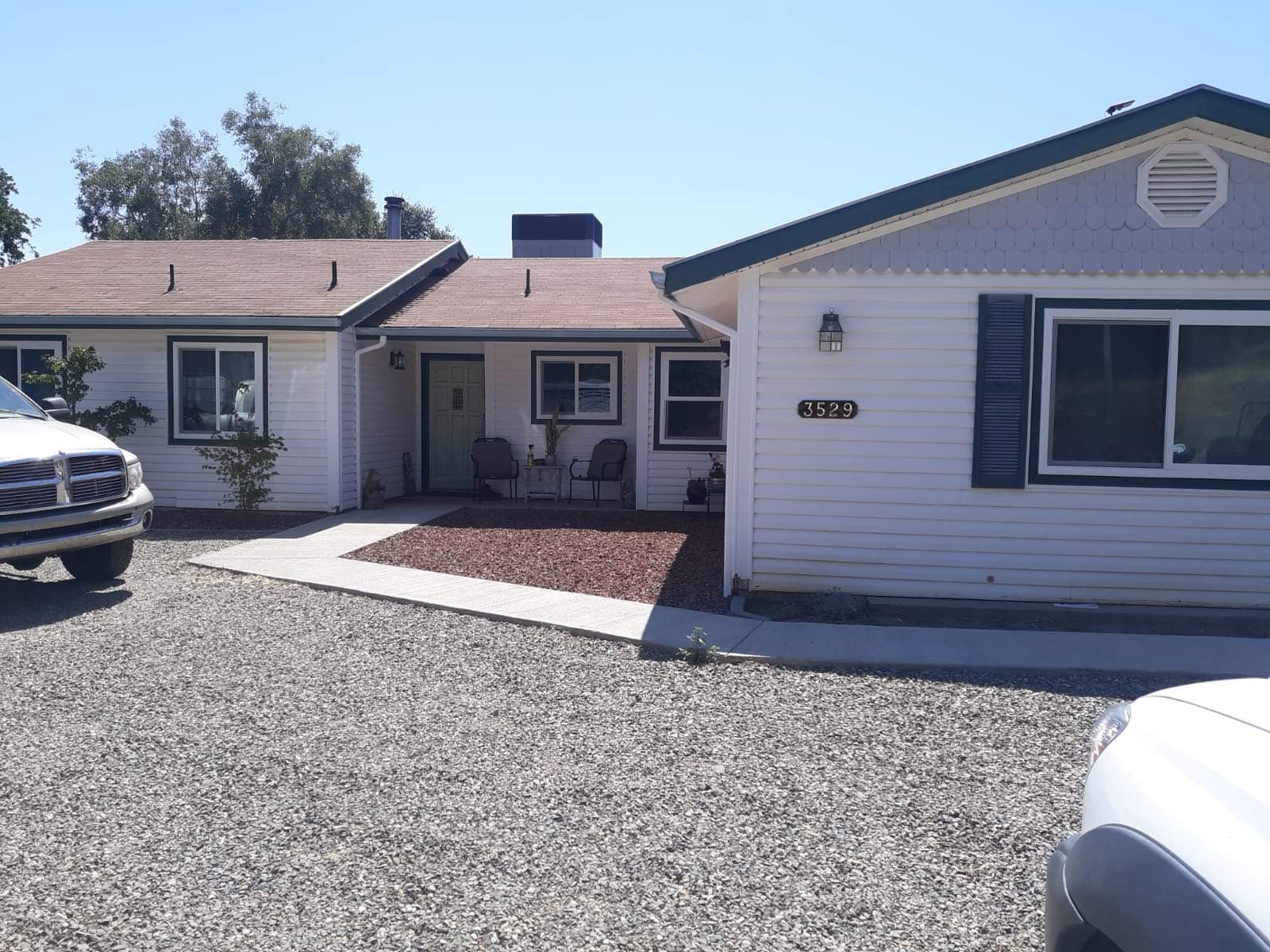 Metal roofing installation using Standing seam metal roofing system by Straight Edge Roofing Inc