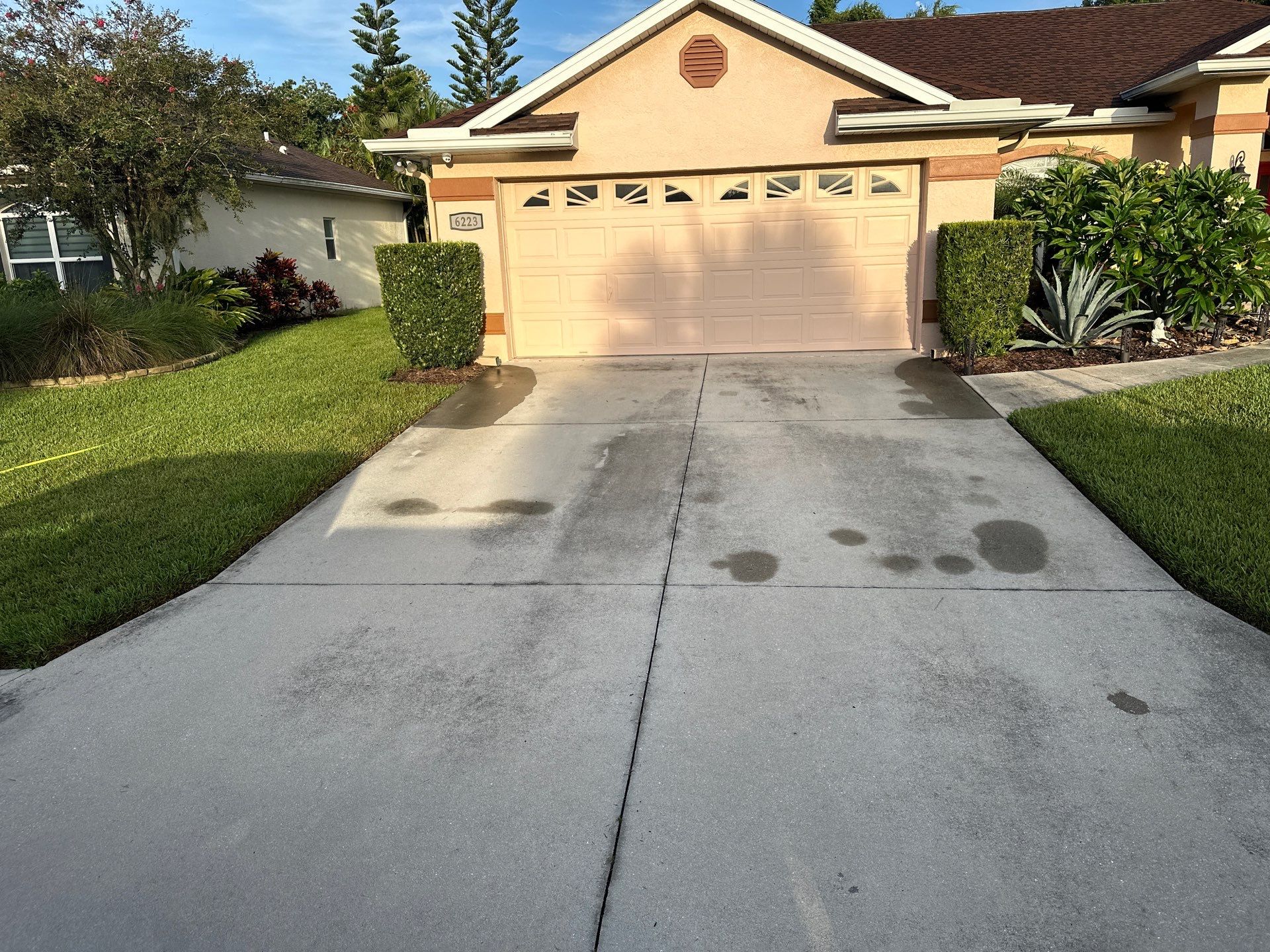 🏡 Pre-Sale House & Driveway Cleaning – Arbor Creek, Palmetto, FL by Sunshine AquaWash