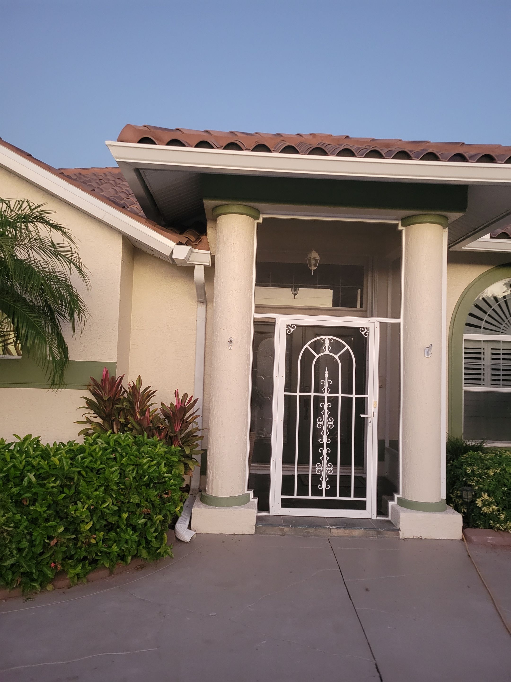 Modern 7 inch K-Style Gutters in Fort Myers FL by Gutter Professors