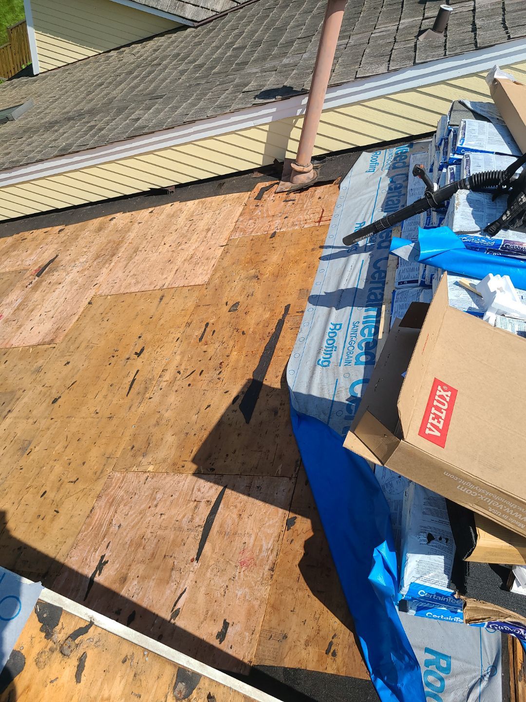 Arlington: CertainTeed Grand Manor Designer Shingles in Weathered Wood by RM Banning, Inc.