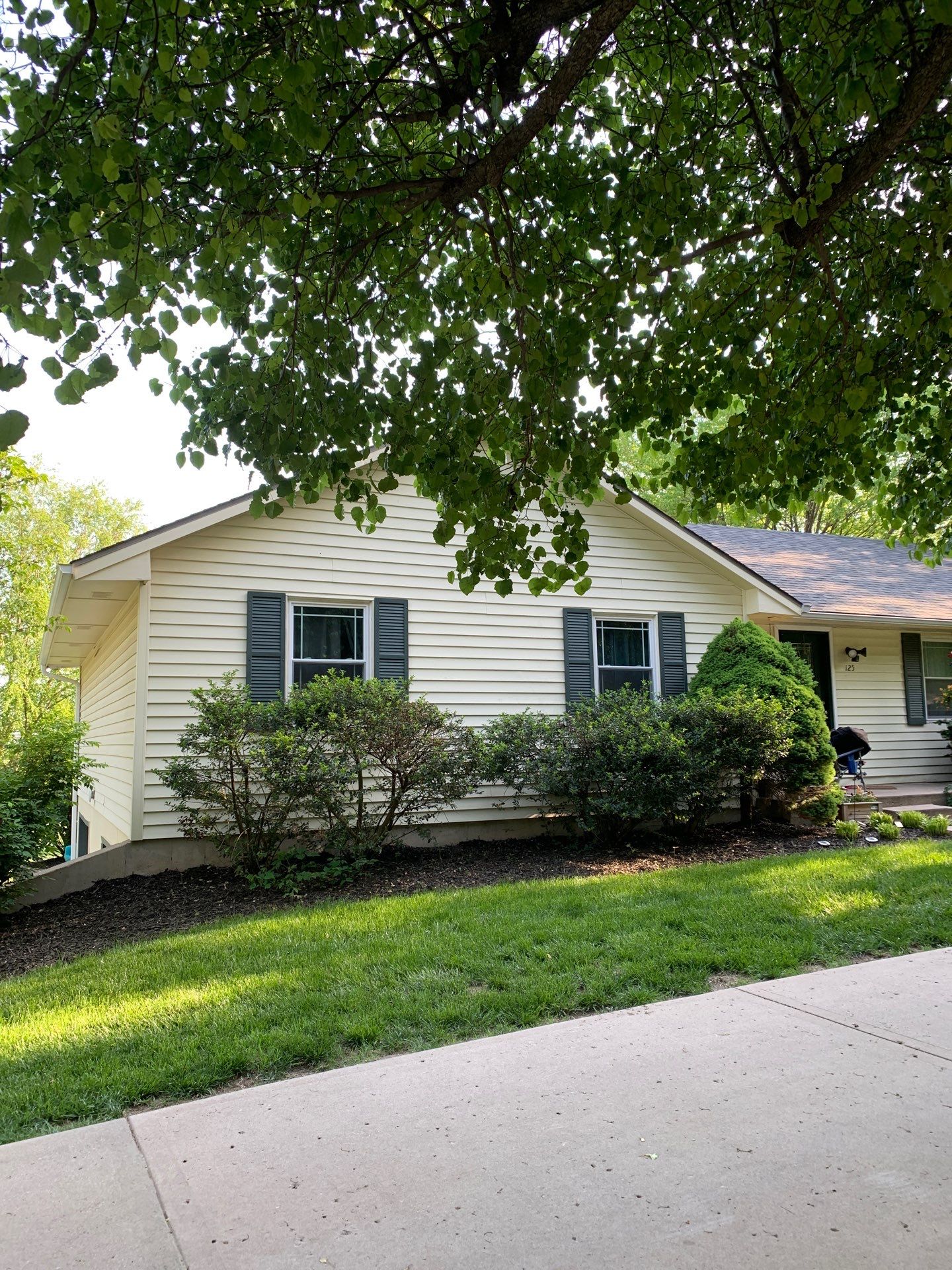 New Craneboard Siding on this Platte City, Mo home  by EEC  Windows, Siding & Roofing 