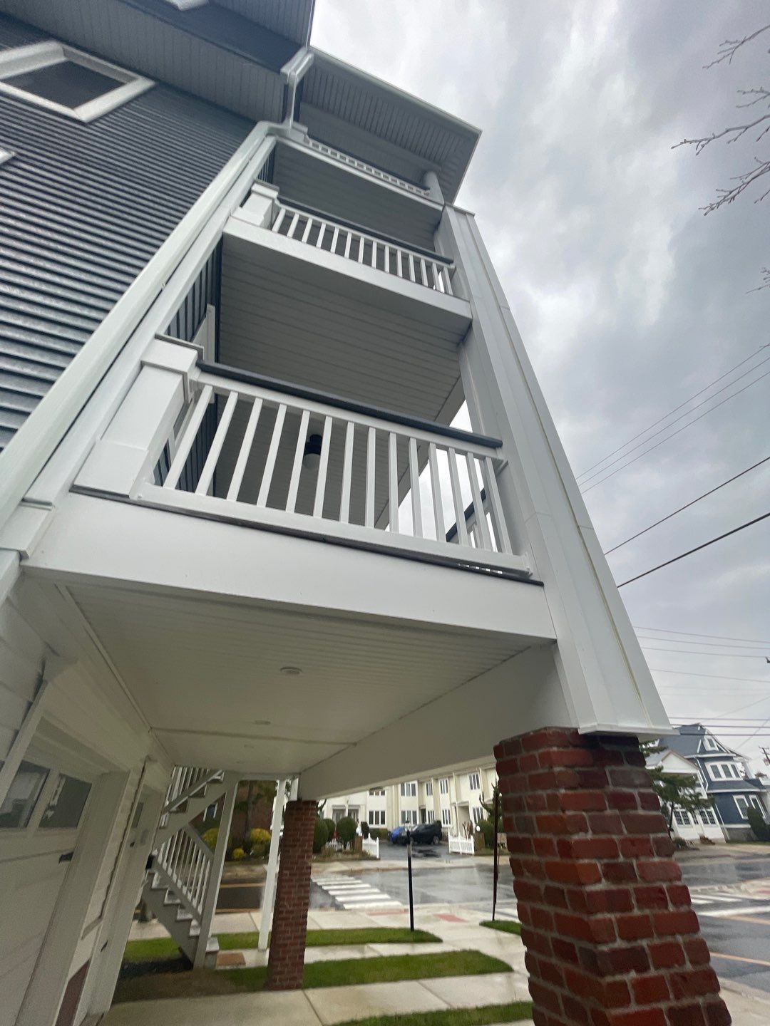 Building Wash, Decks, Railings & concrete by SJ Exterior