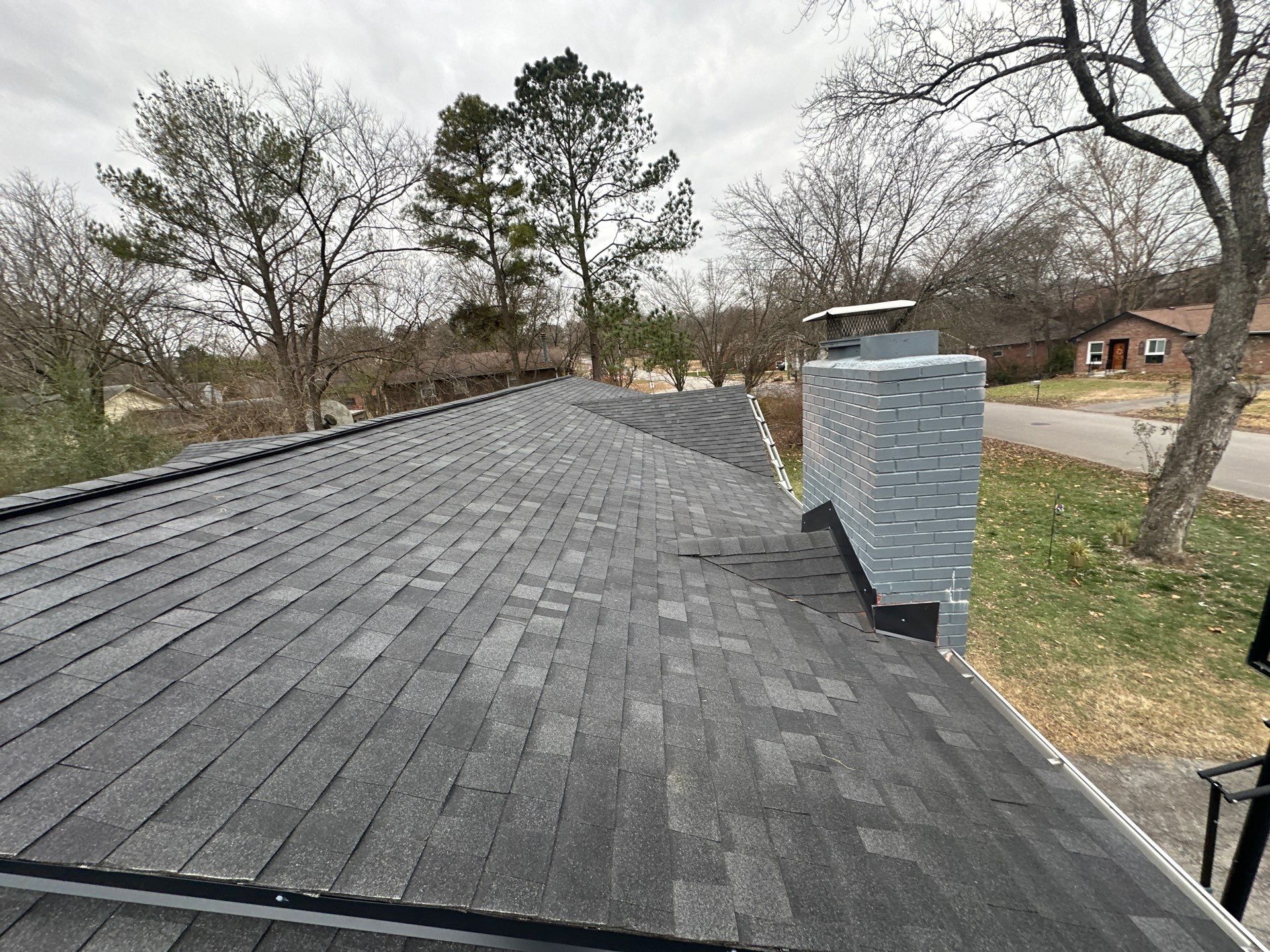 Owens Corning Oakridge Shingles - Onyx Black by Undersun Roofing 