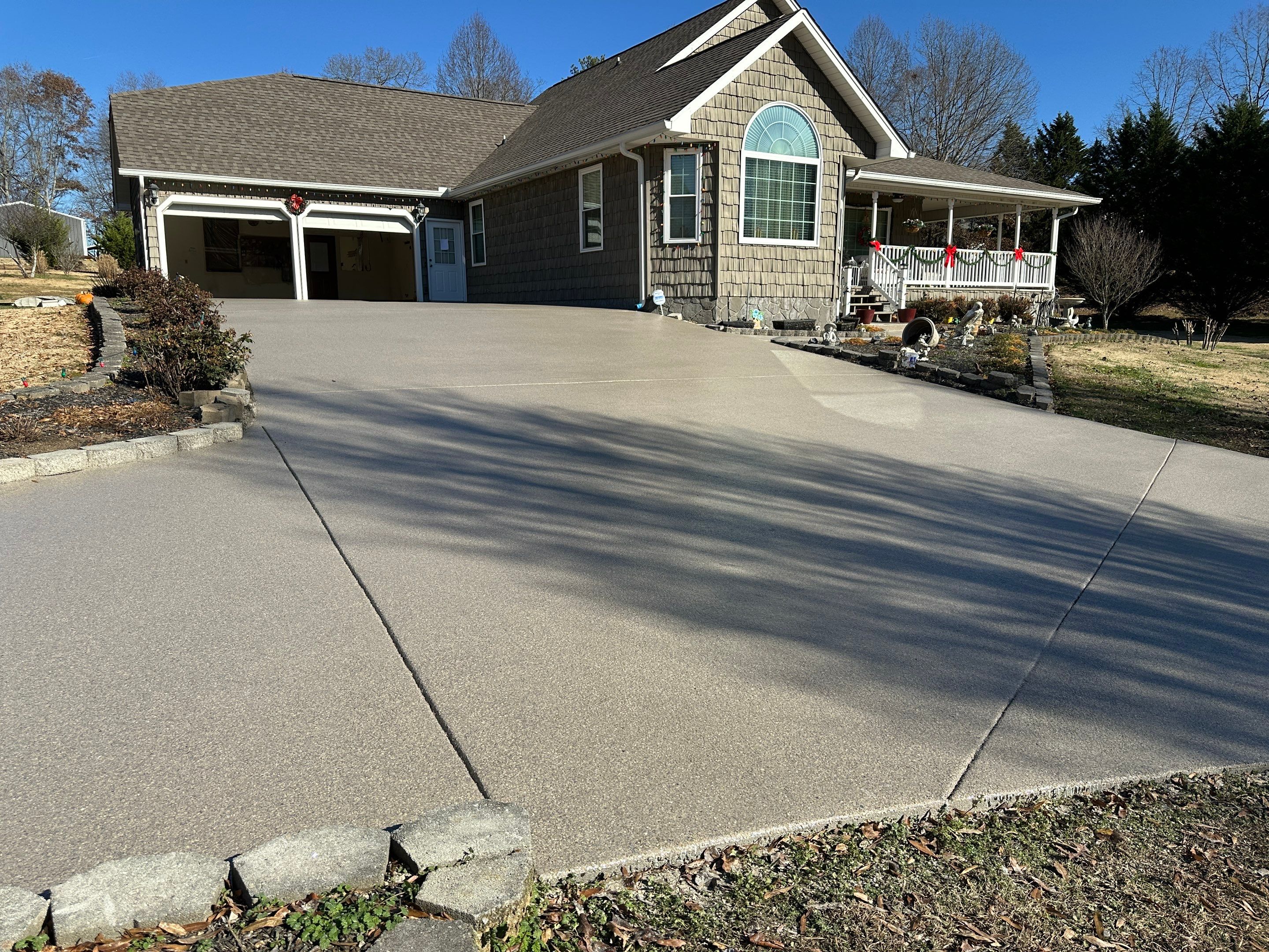 Driveway using Obsidian by Elite Floor Solutions