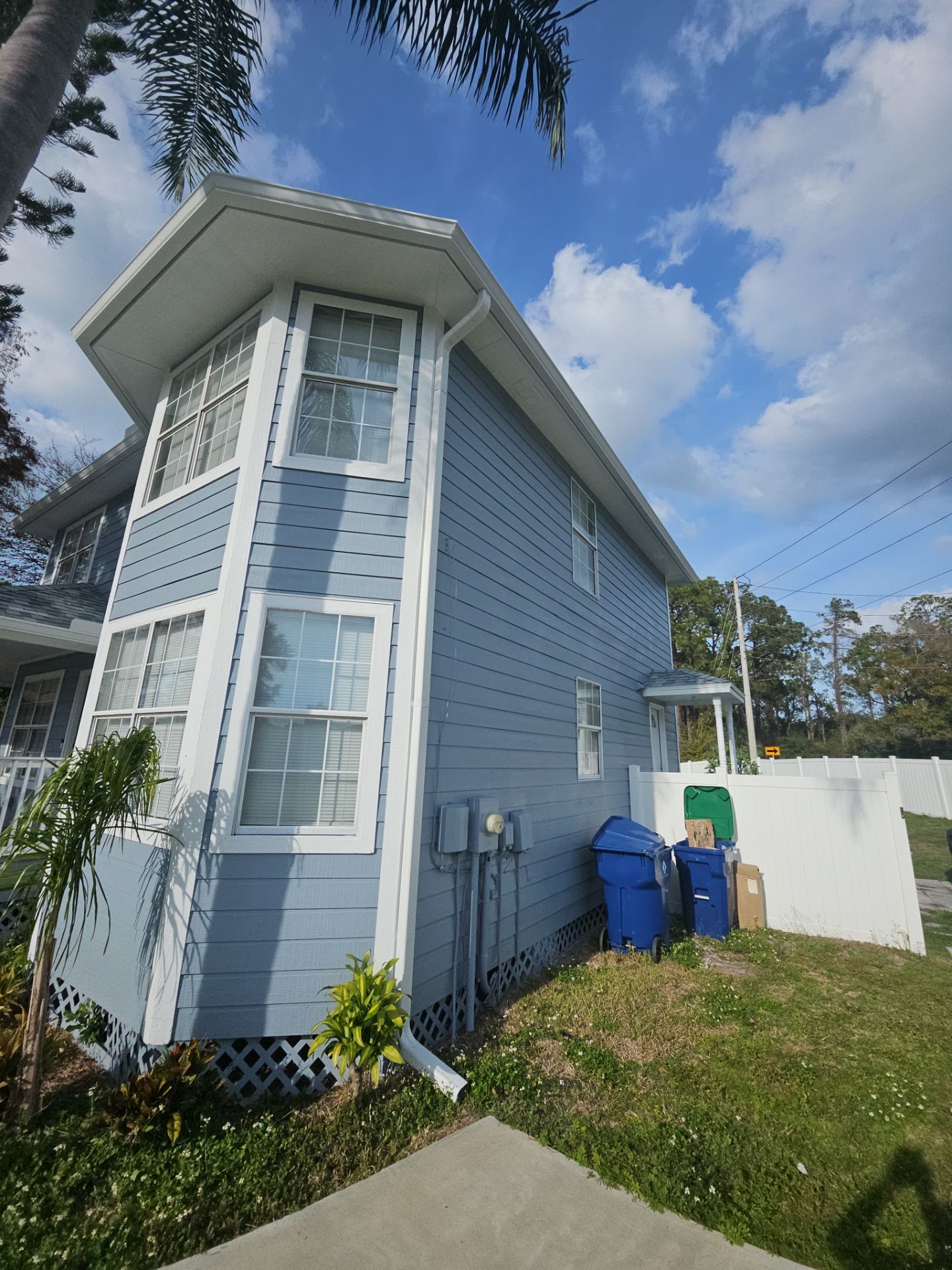 6 Inch Seamless Gutters using White Seamless Gutters in Largo FL by Gutter Professors