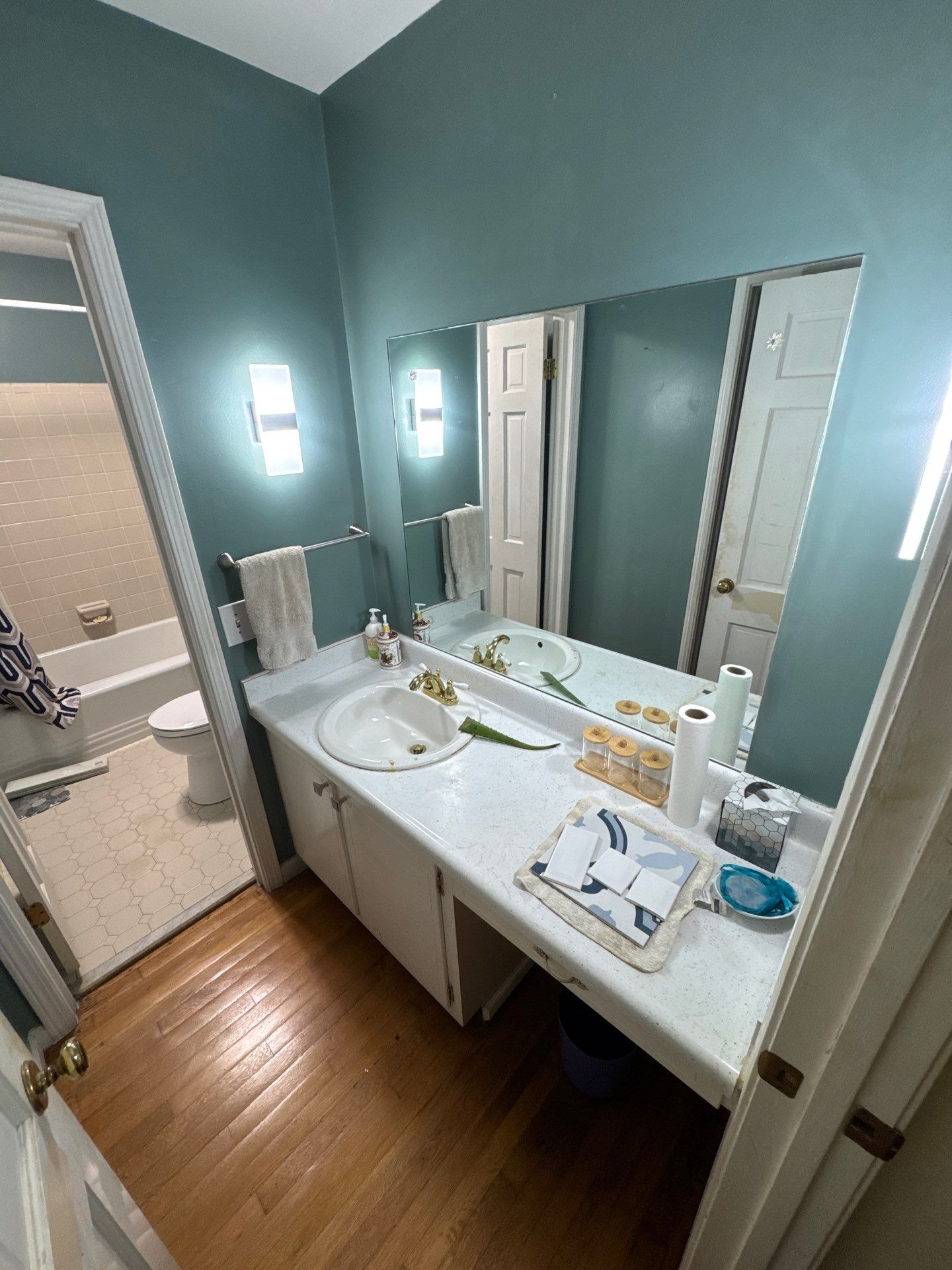 Guest bathroom renovation by Prudencio