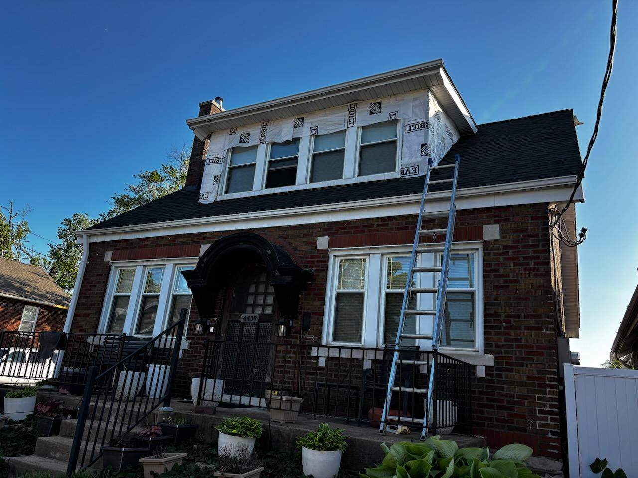 Metal Siding Replacement – St. Louis, MO by Legendary Services Company LLC.